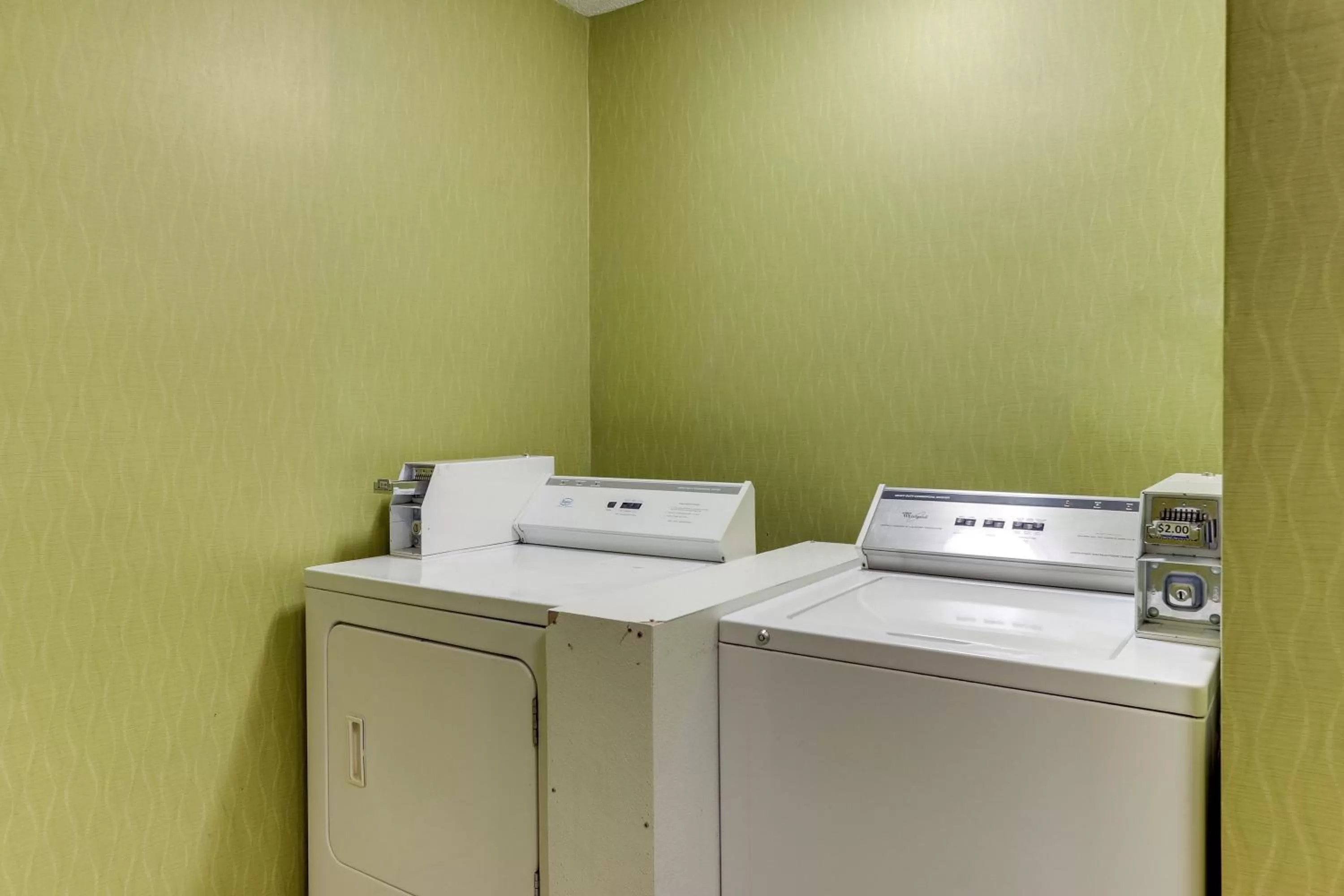 Bedroom in Red Roof Inn Springfield, OH