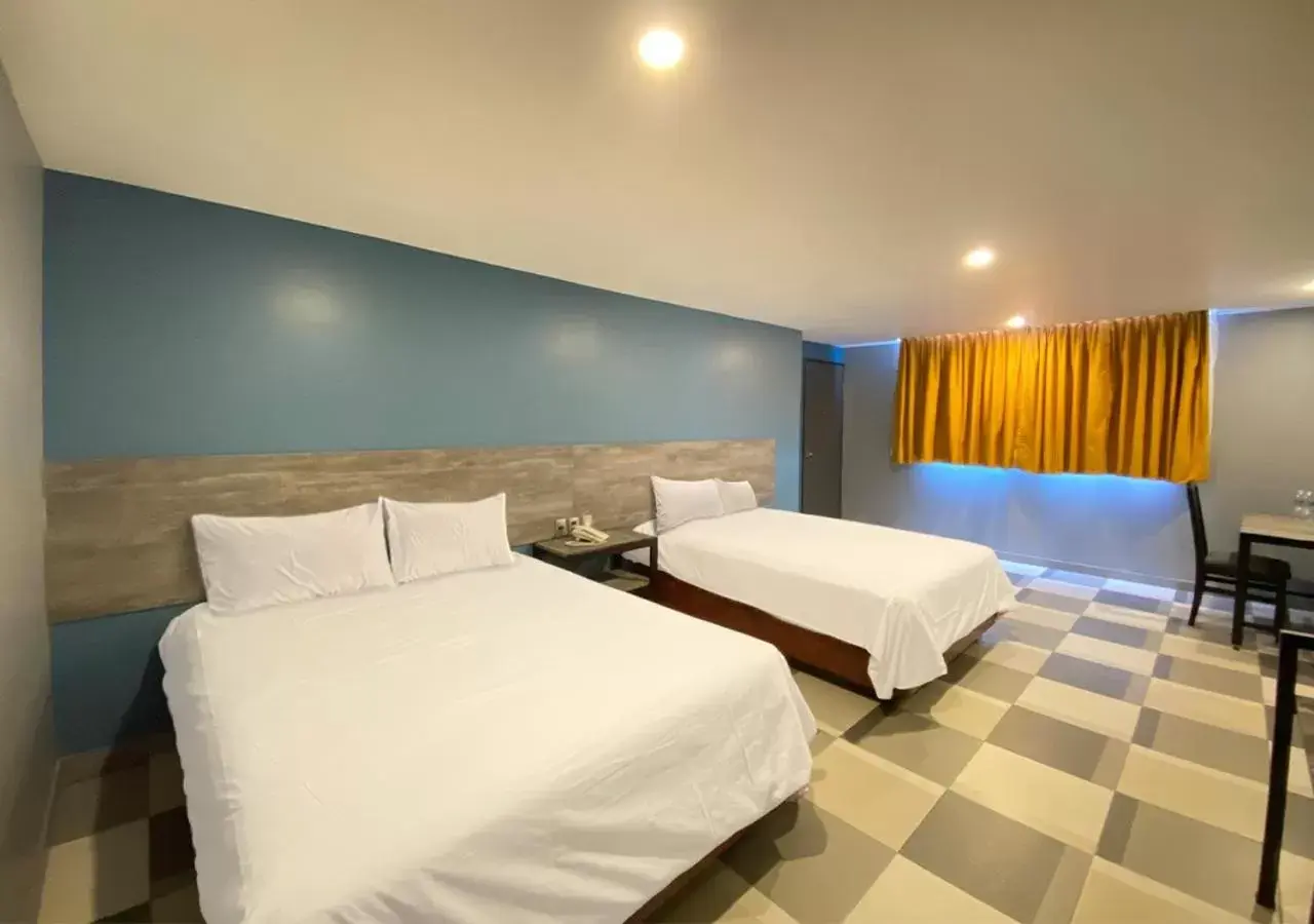 Photo of the whole room, Bed in Hotel Estrella de Oriente