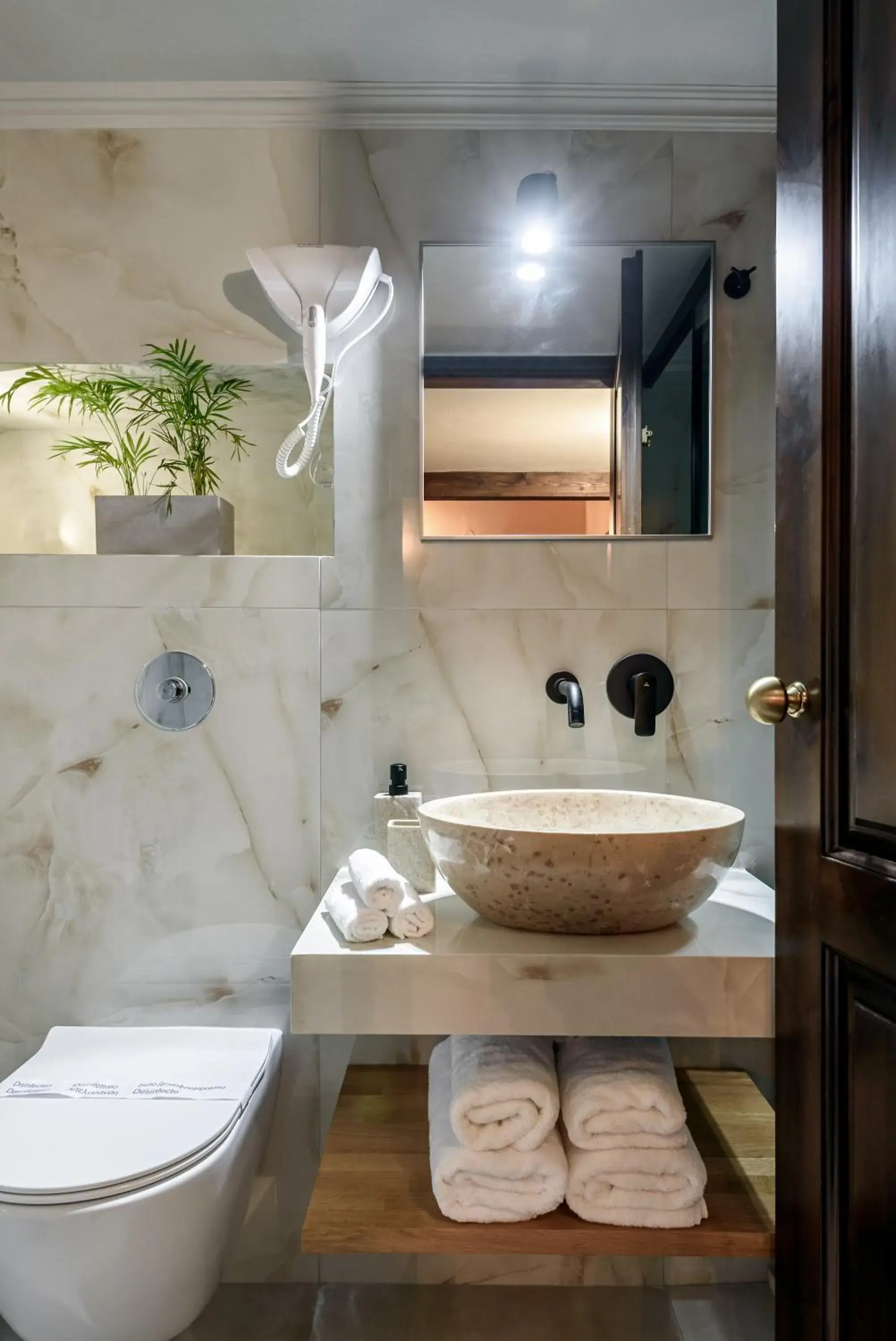 Bathroom in Porto Del Colombo Traditional Boutique Hotel