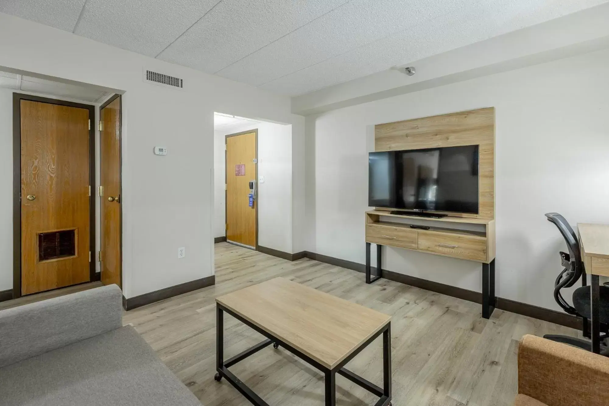 TV and multimedia, TV/Entertainment Center in Best Western Plus Arbour Inn and Suites