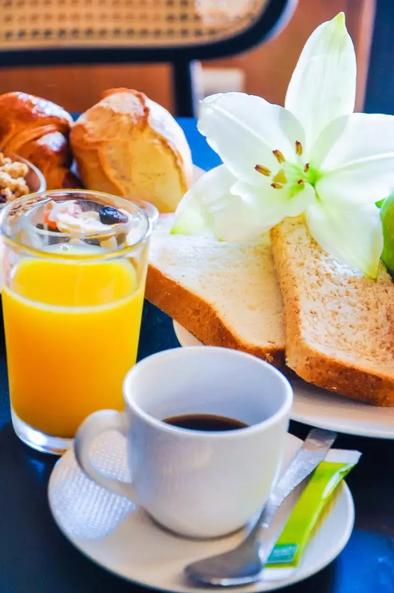 Breakfast in Hôtel Posta Vecchia