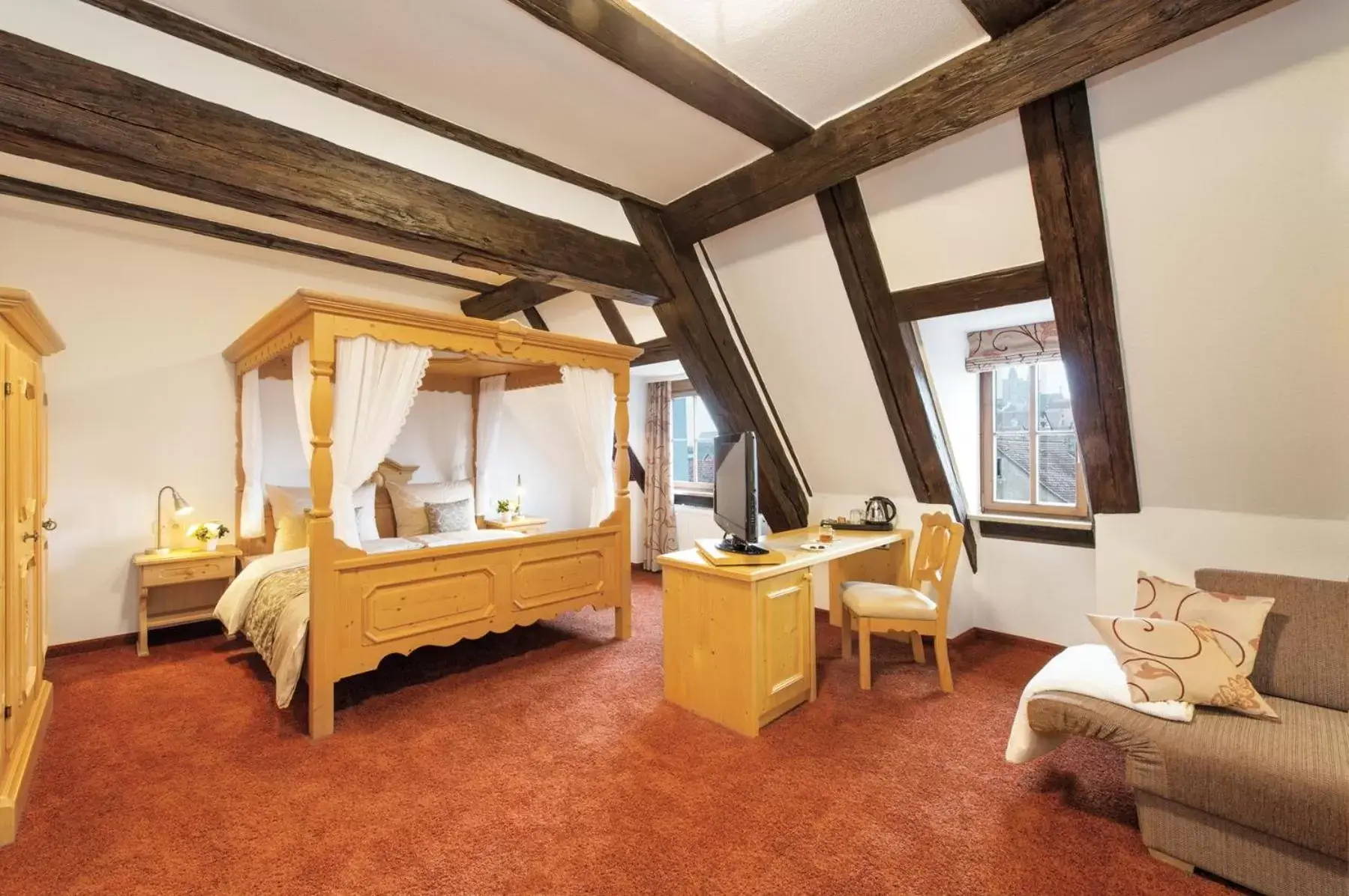 Photo of the whole room, Seating Area in Hotel Altes Brauhaus garni