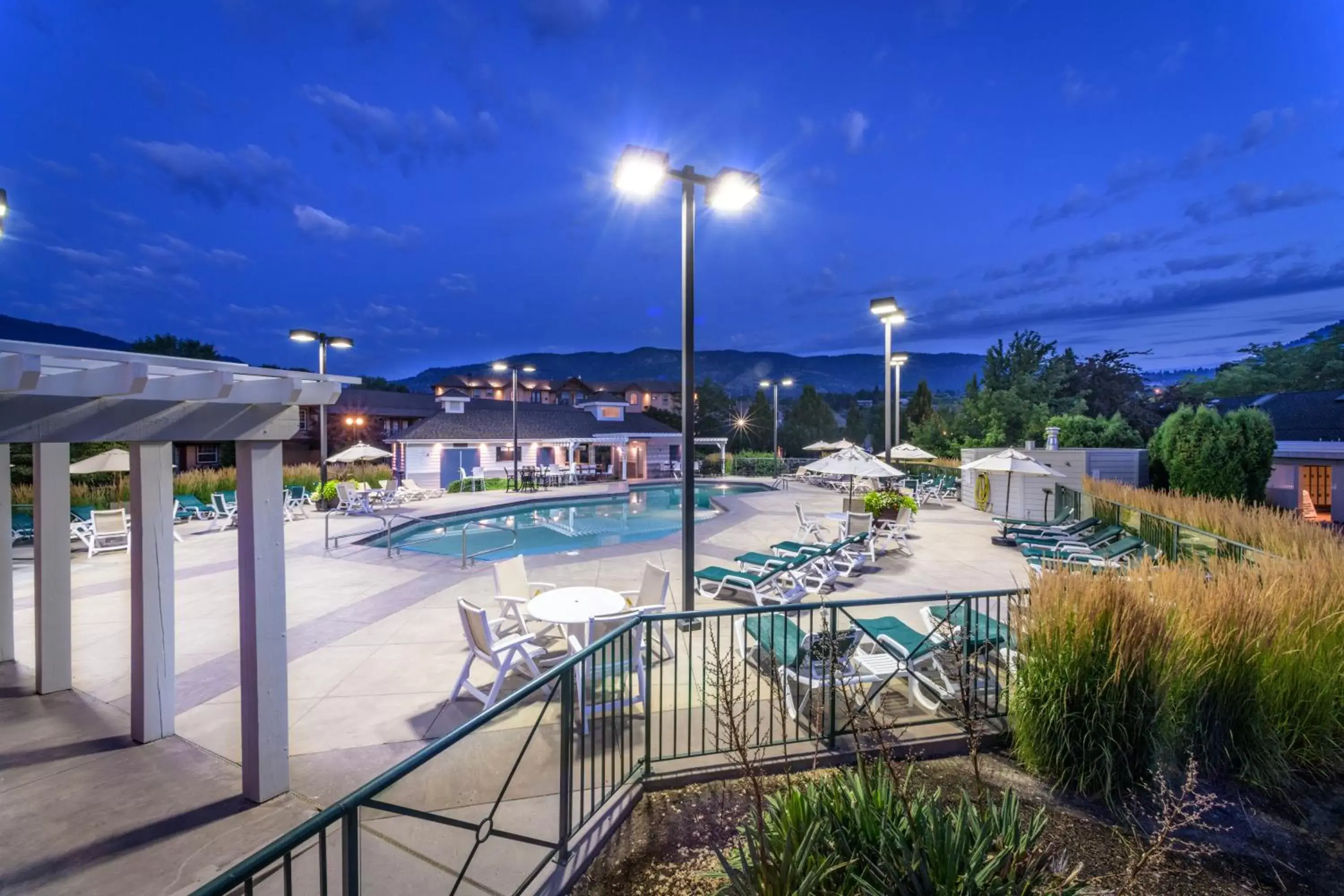 Night, Pool View in Ramada by Wyndham Penticton Hotel & Suites