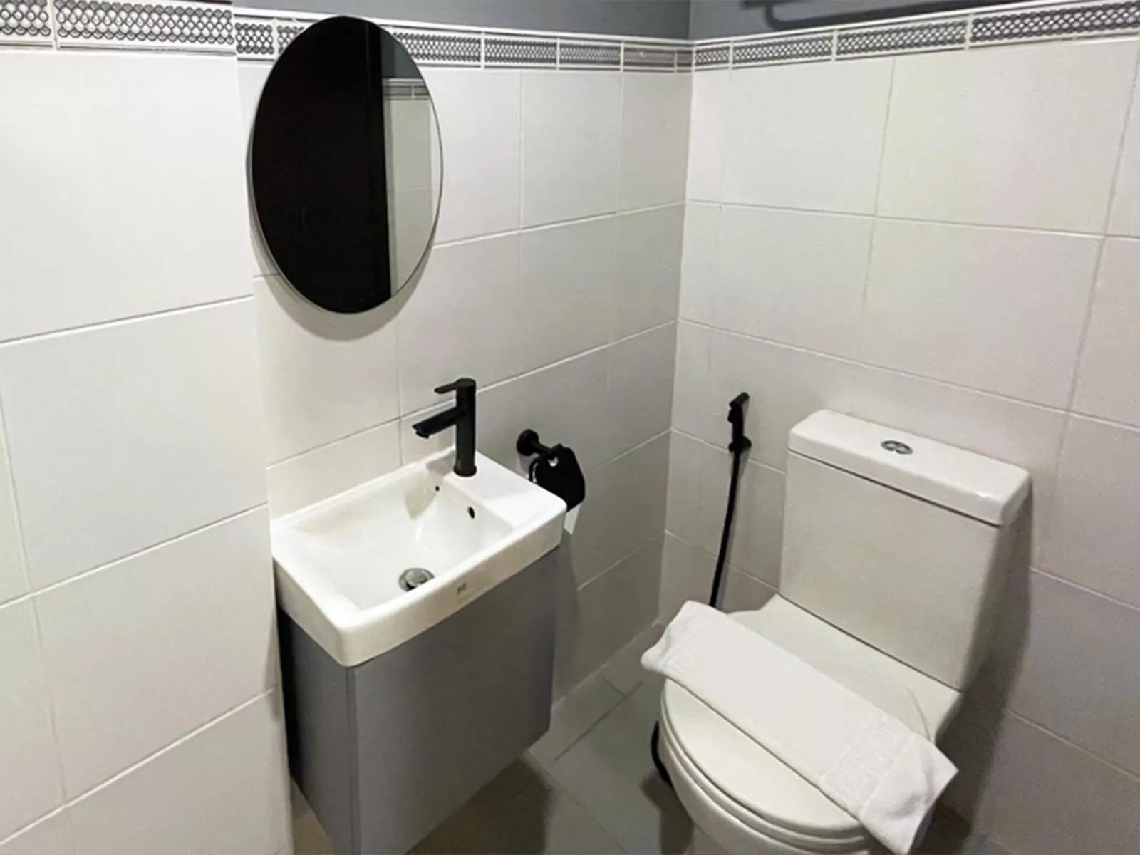 Toilet in mySTAY Hotel BGC South