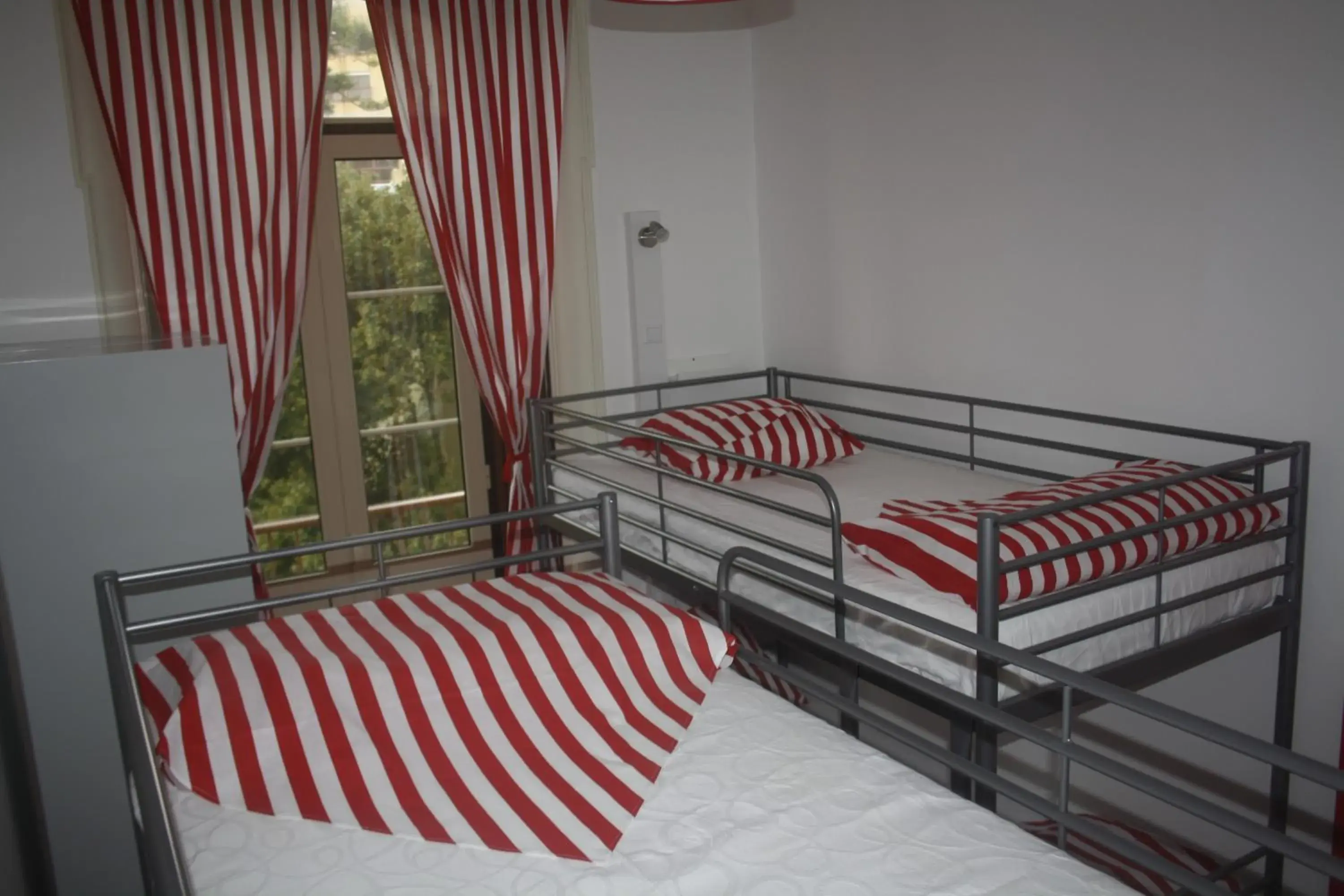 Photo of the whole room, Bed in Hostel 402