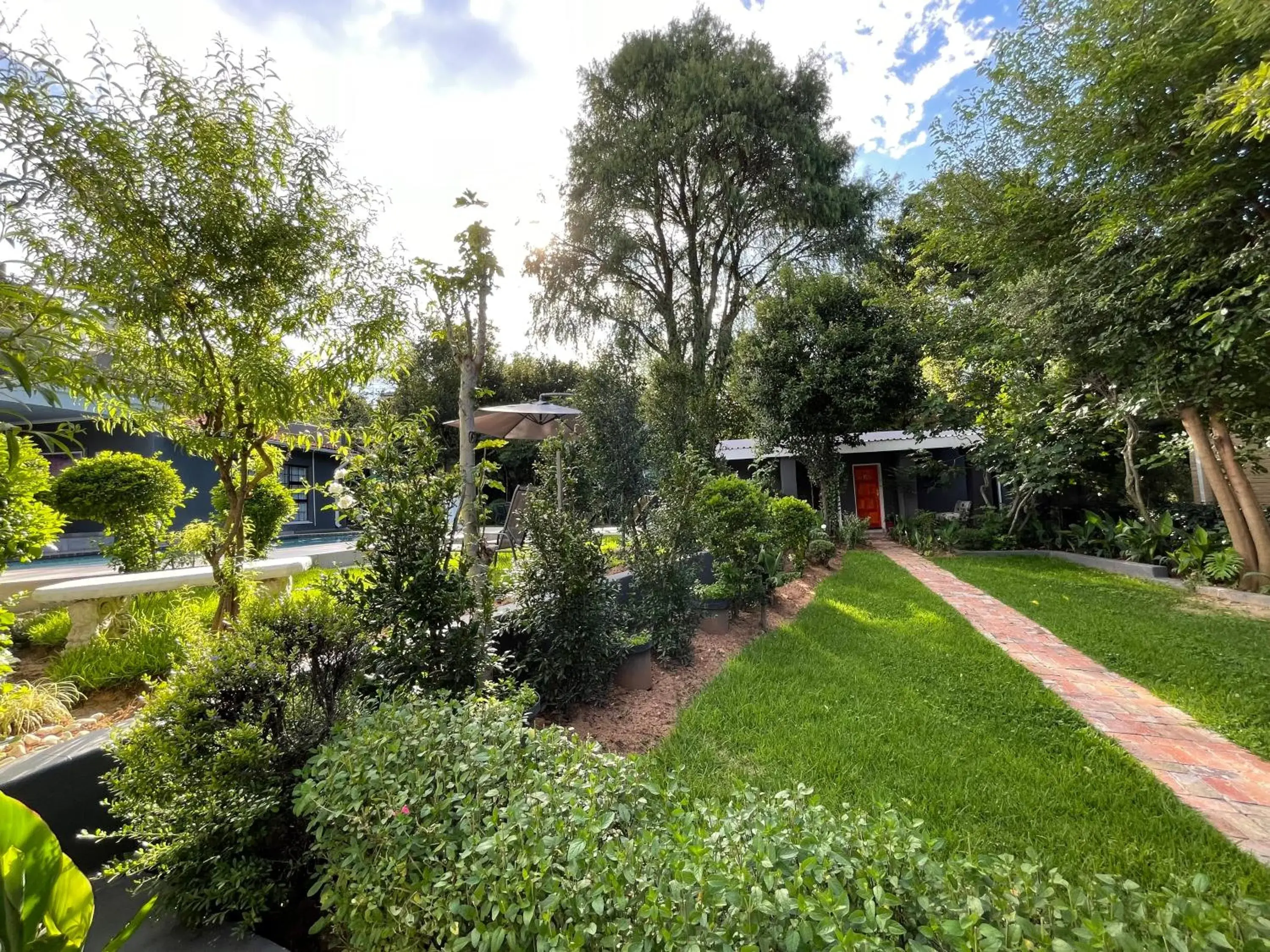 Day, Garden in Marion Lodge