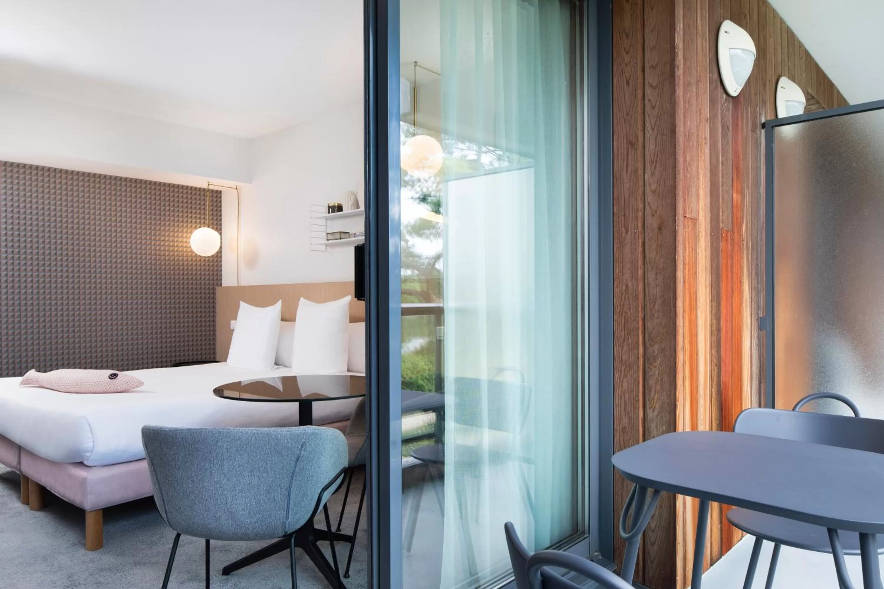 Balcony/Terrace, Bed in Best Western Plus Hotel les Rives du Ter