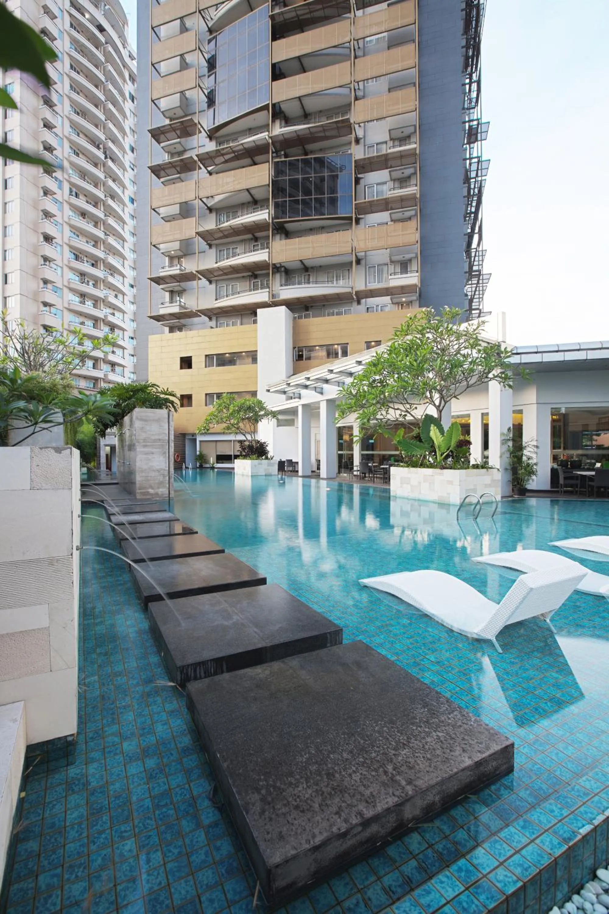 Swimming pool in eL Hotel Jakarta