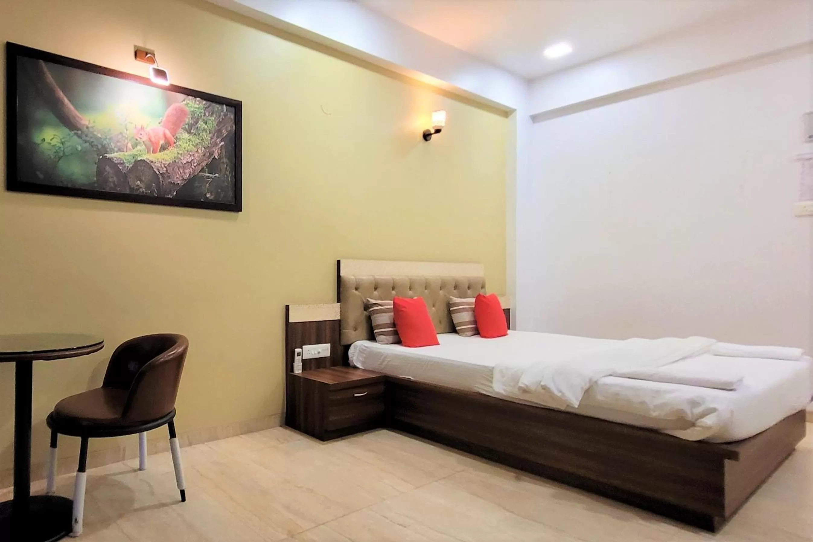 Bedroom, Bed in Hotel Om Inn - Talegaon Dabhade