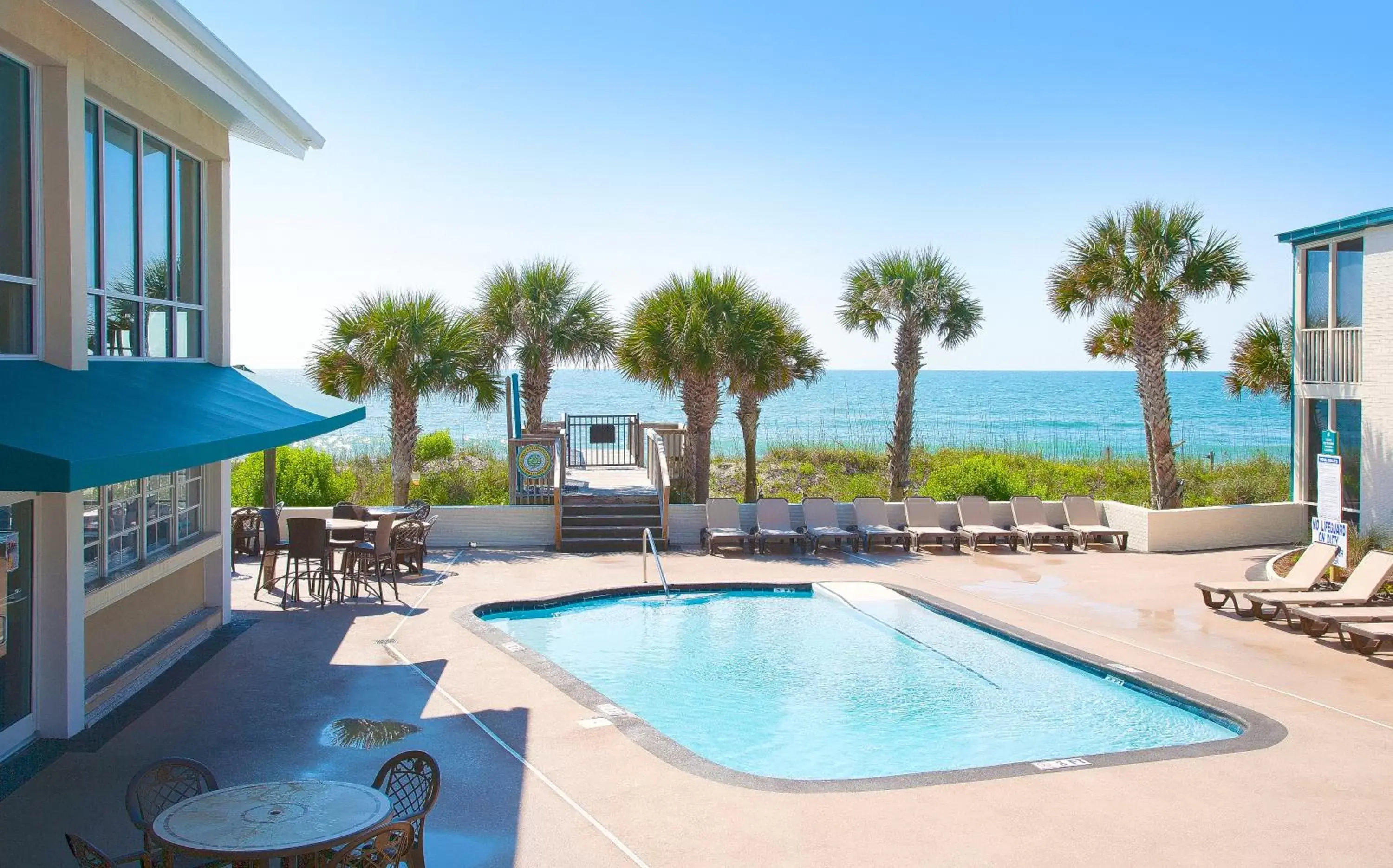 Swimming Pool in Oceanfront Litchfield Inn