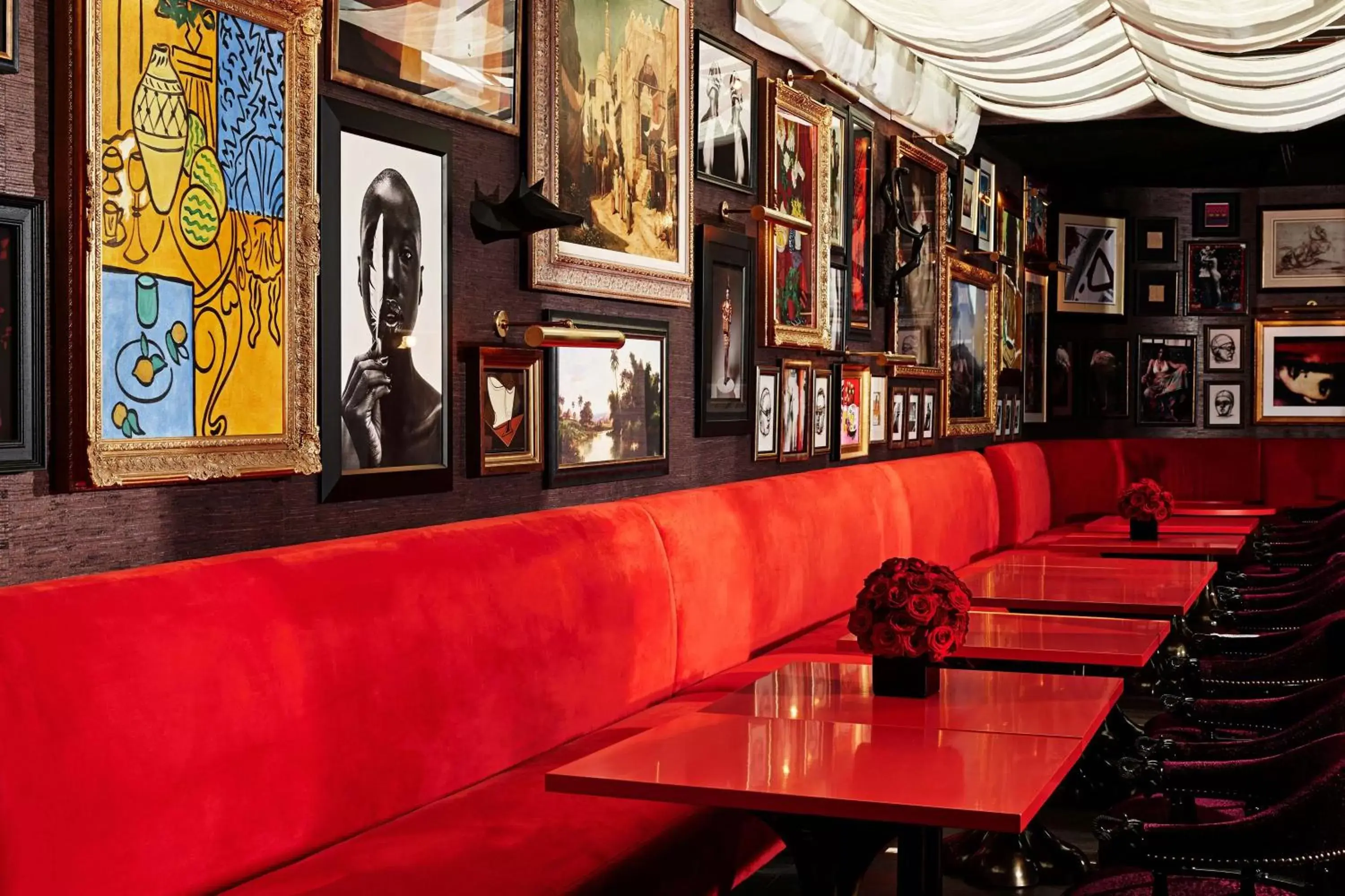 Lounge or bar in The Vagabond Club A Tribute Portfolio Hotel Singapore