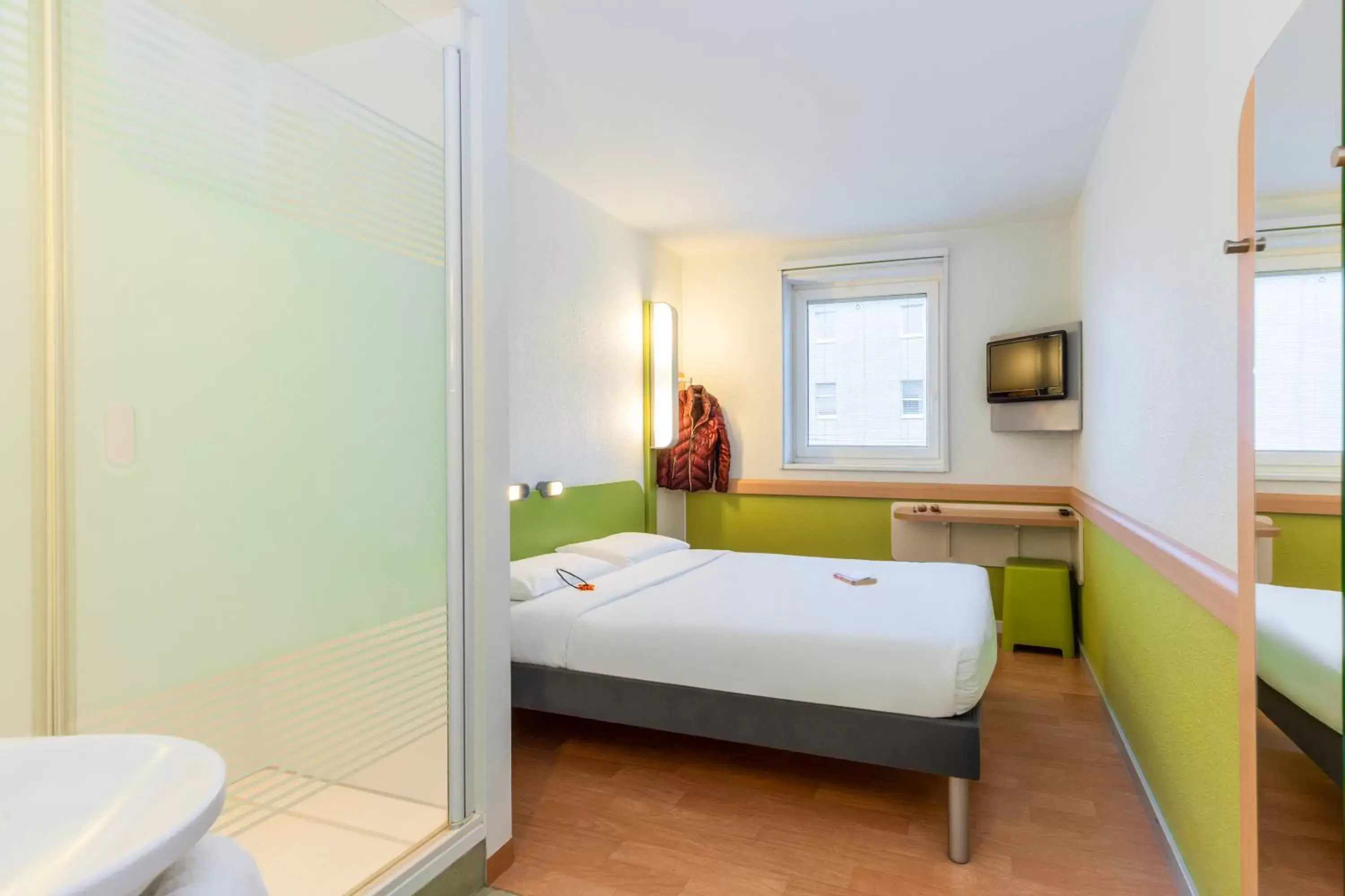 Bedroom, Bed in ibis budget Zurich City West