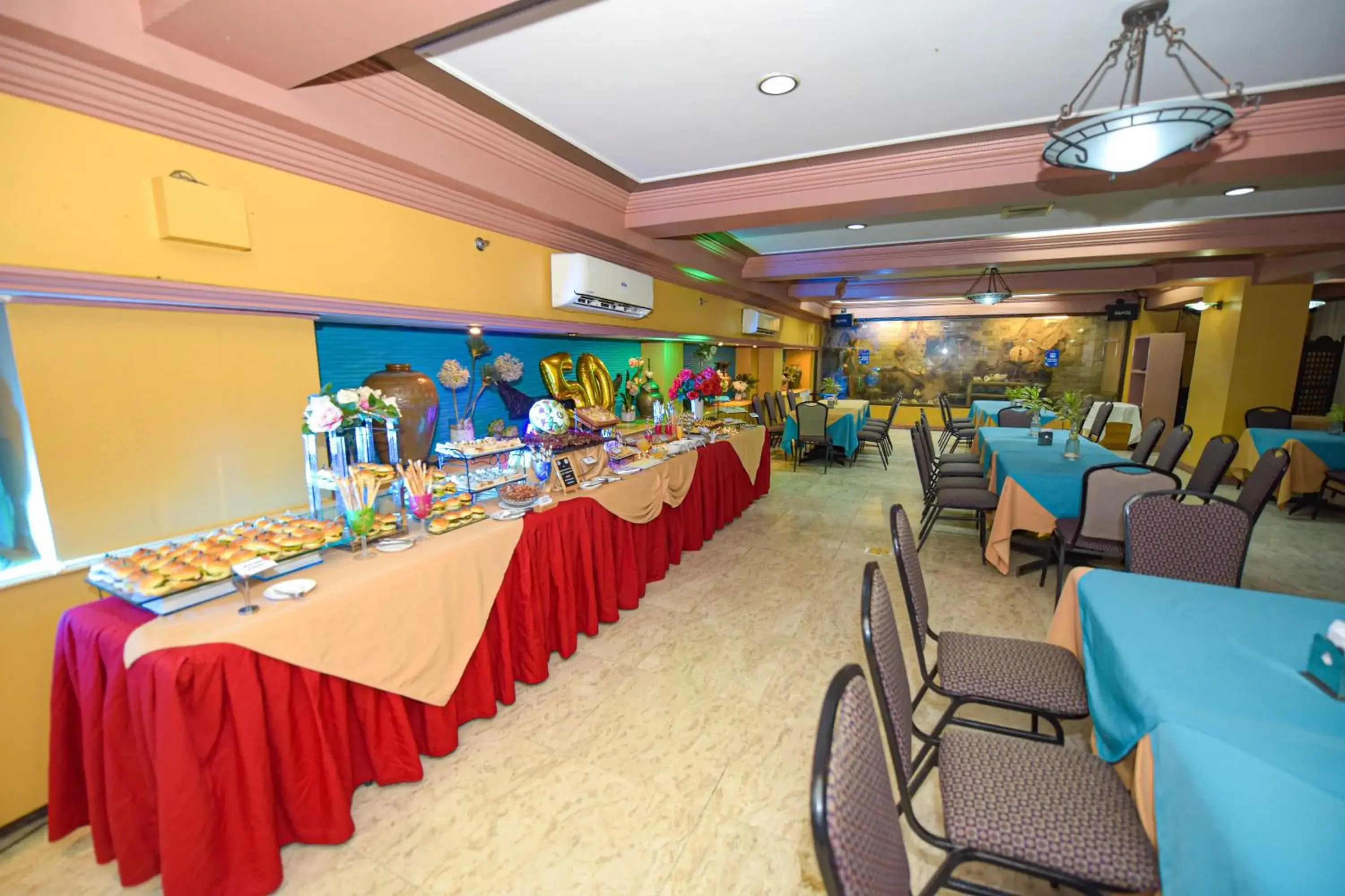 Restaurant/Places to Eat in Grand City Hotel