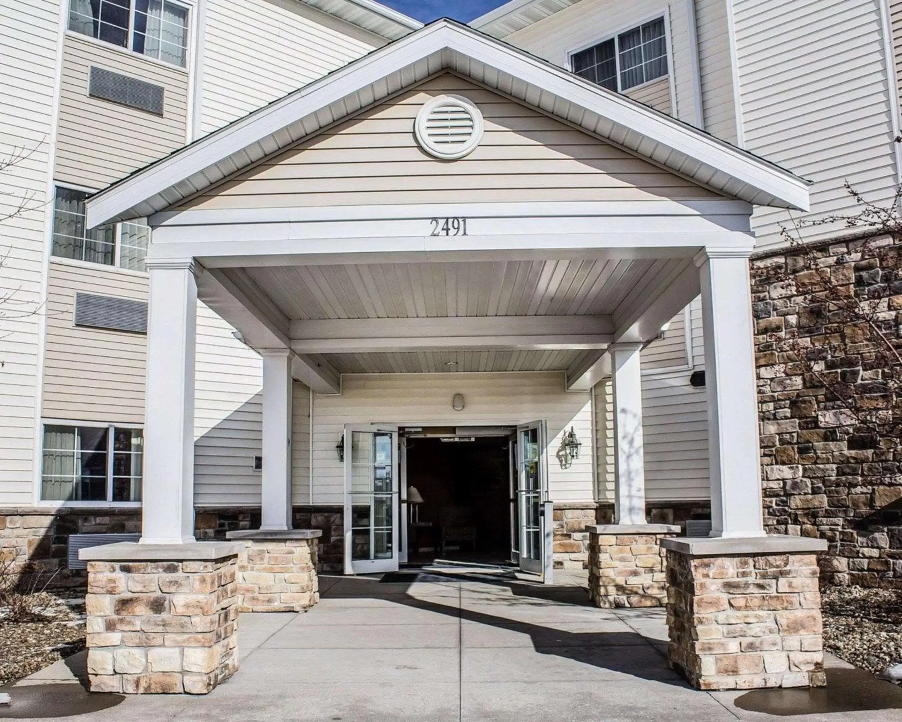 Property building in MainStay Suites Coralville - Iowa City