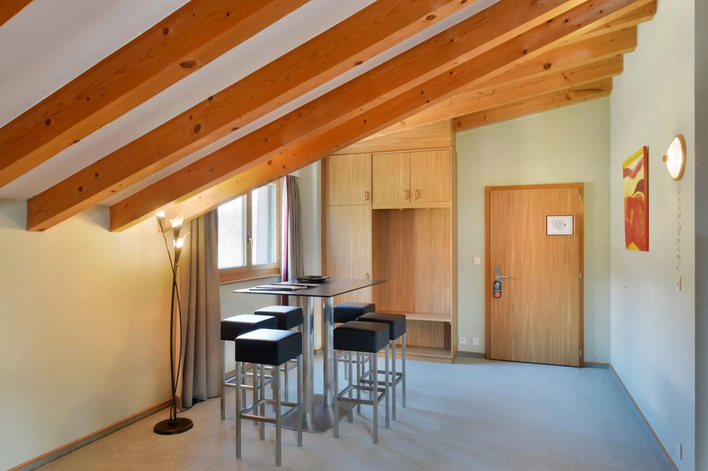 Photo of the whole room, Dining Area in Hôtel des Vignes