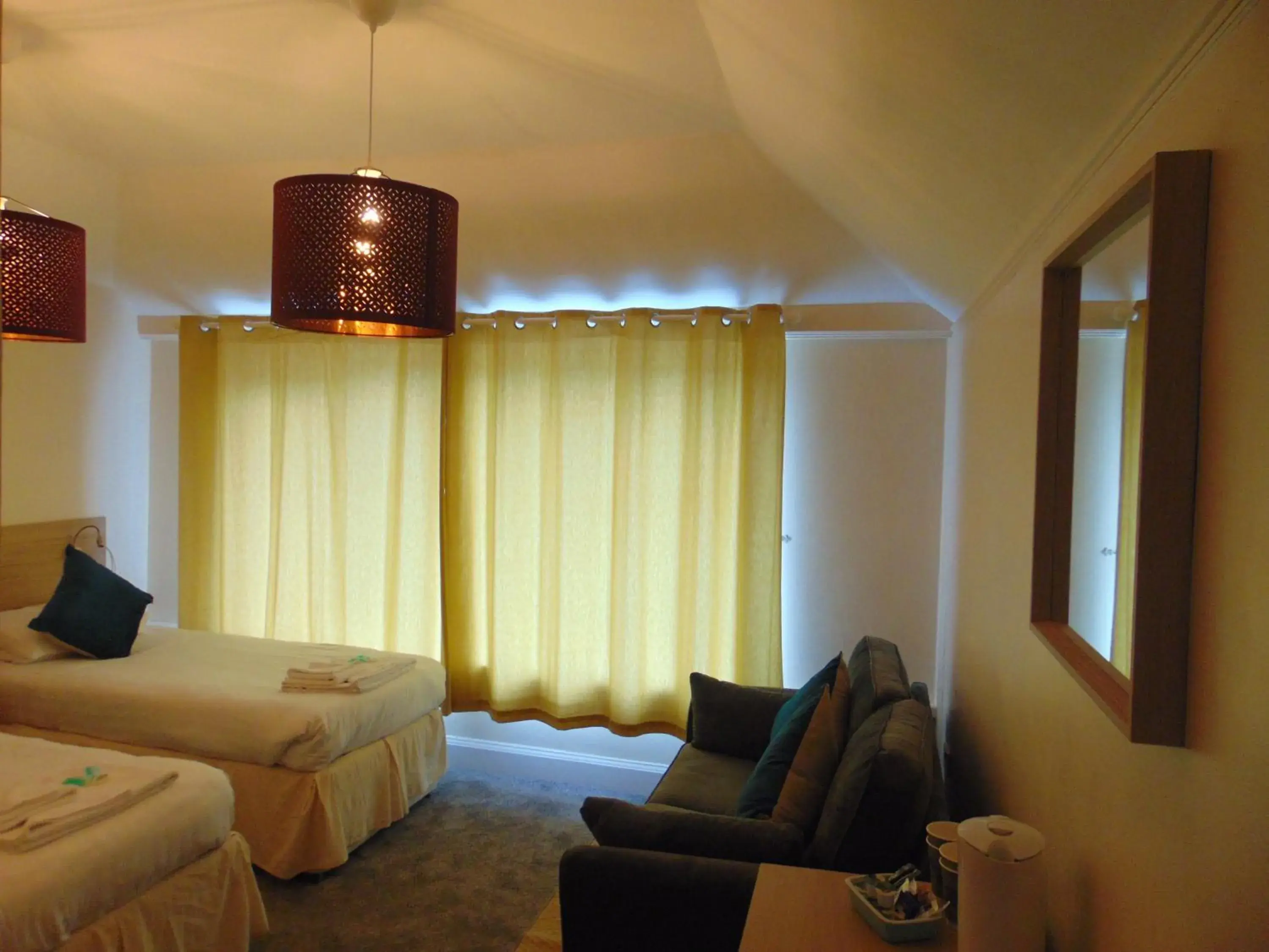 Bedroom, Seating Area in Callander Hostel