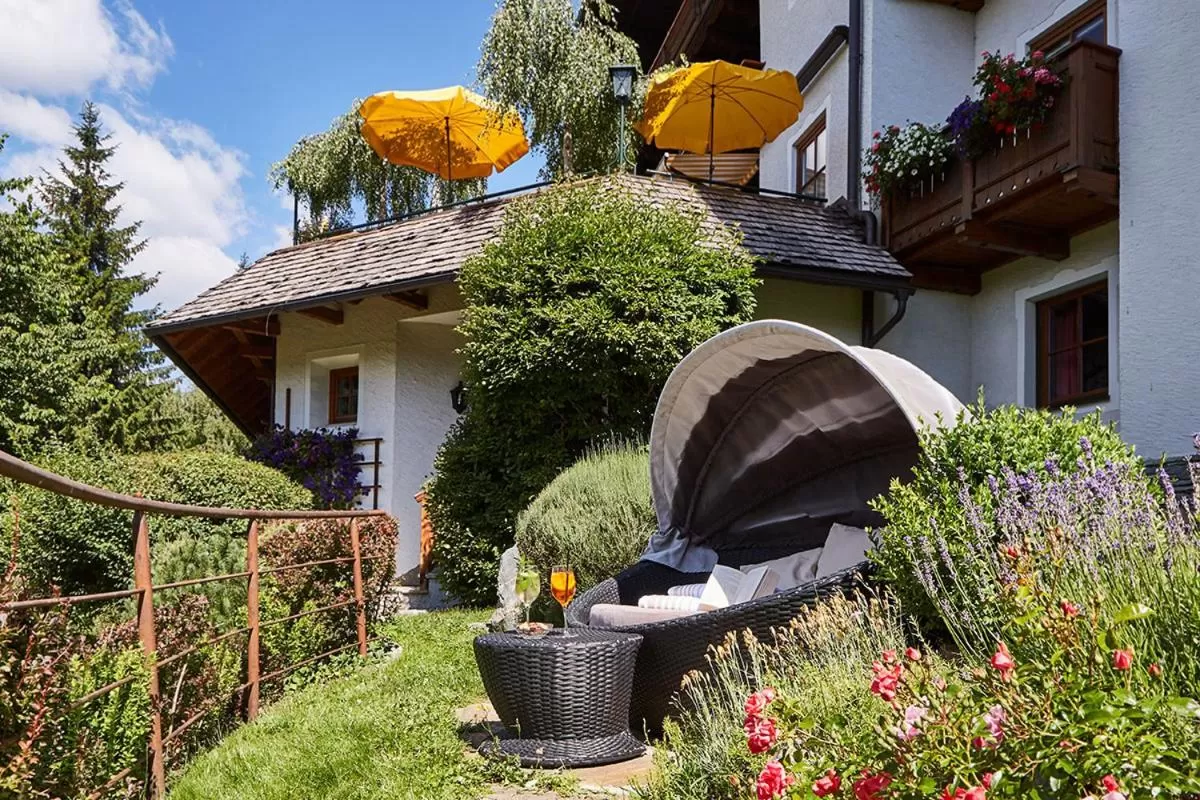 Garden in Hotel Häuserl im Wald
