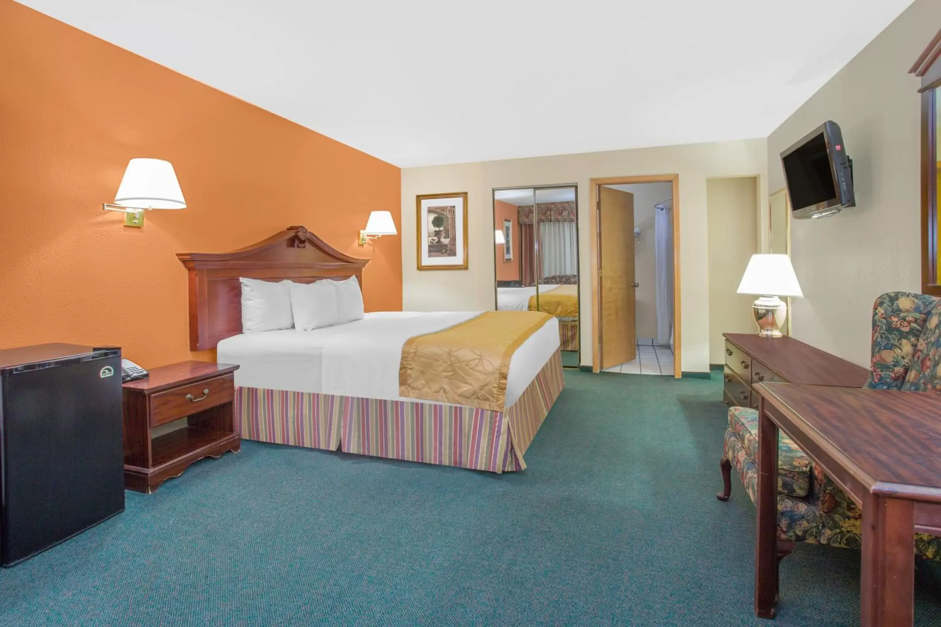 Photo of the whole room, Room Photo in Days Inn & Suites by Wyndham Red Rock-Gallup