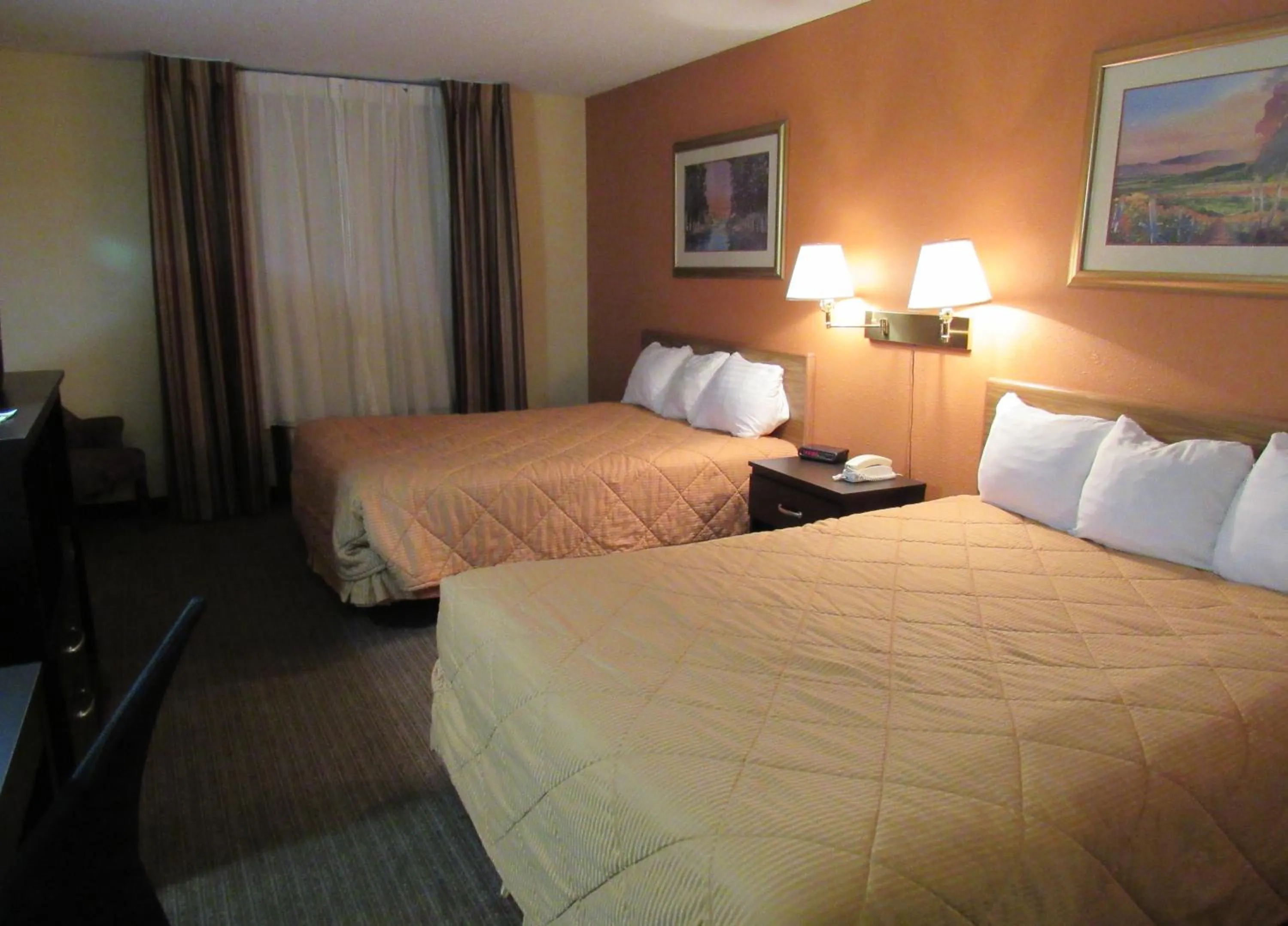 Bed in RedRock Inn Sioux Falls