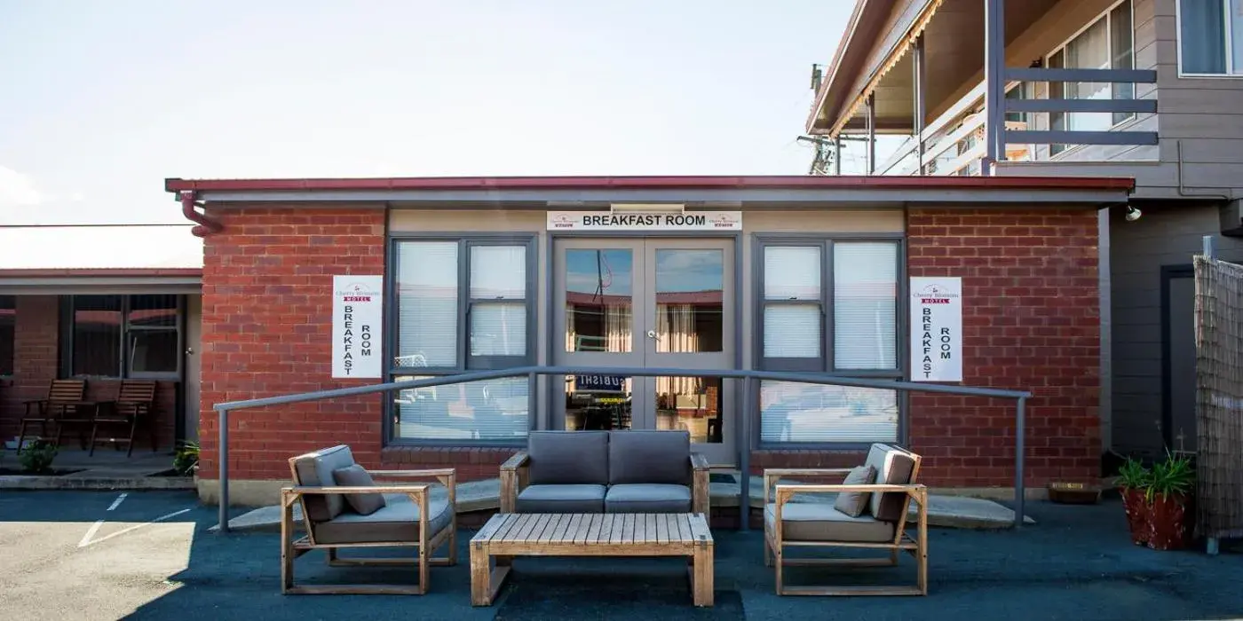 Continental breakfast, Property Building in Cherry Blossom Motor Inn