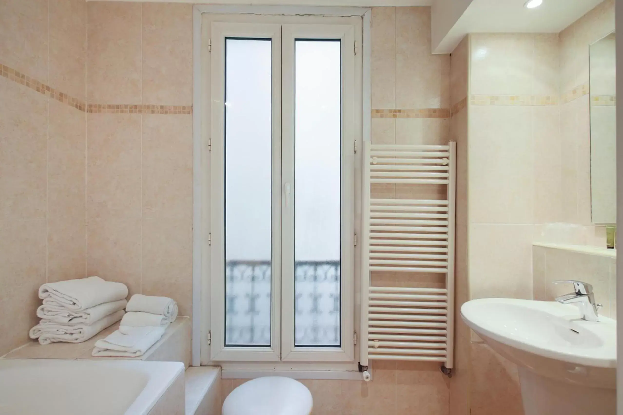 Bathroom in Grand Hôtel Des Gobelins