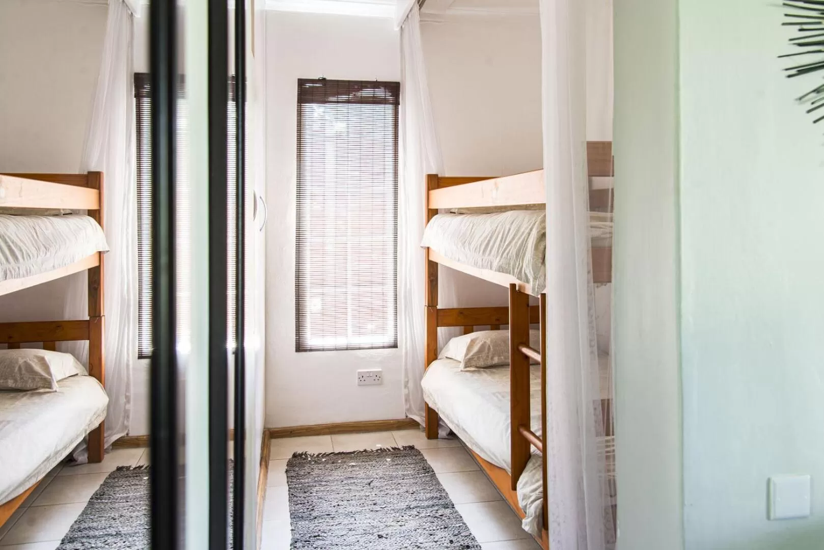 Bunk Bed in The Leslie - Bed & Breakfast