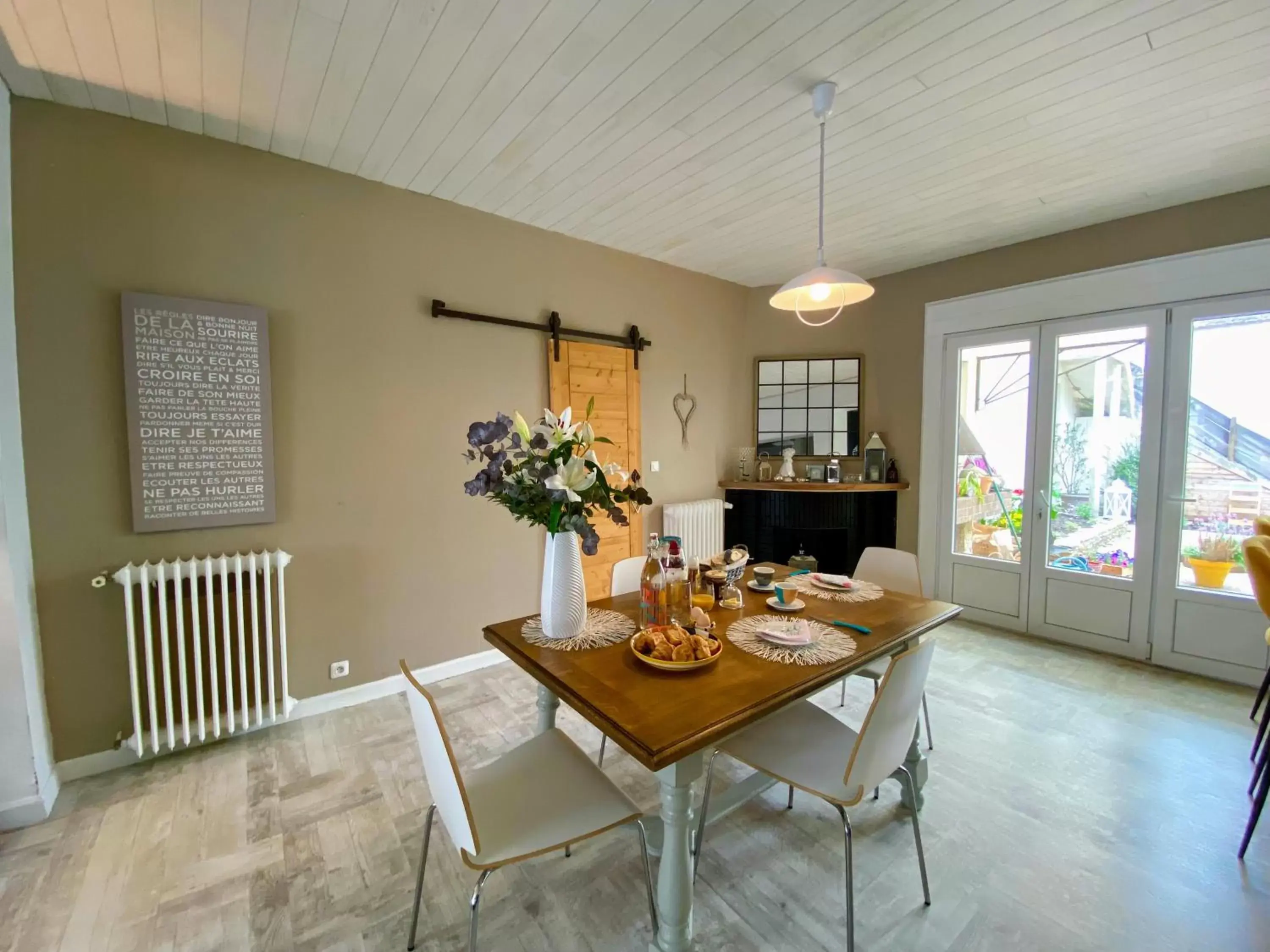 Dining Area in Serendipity Eymet B&B