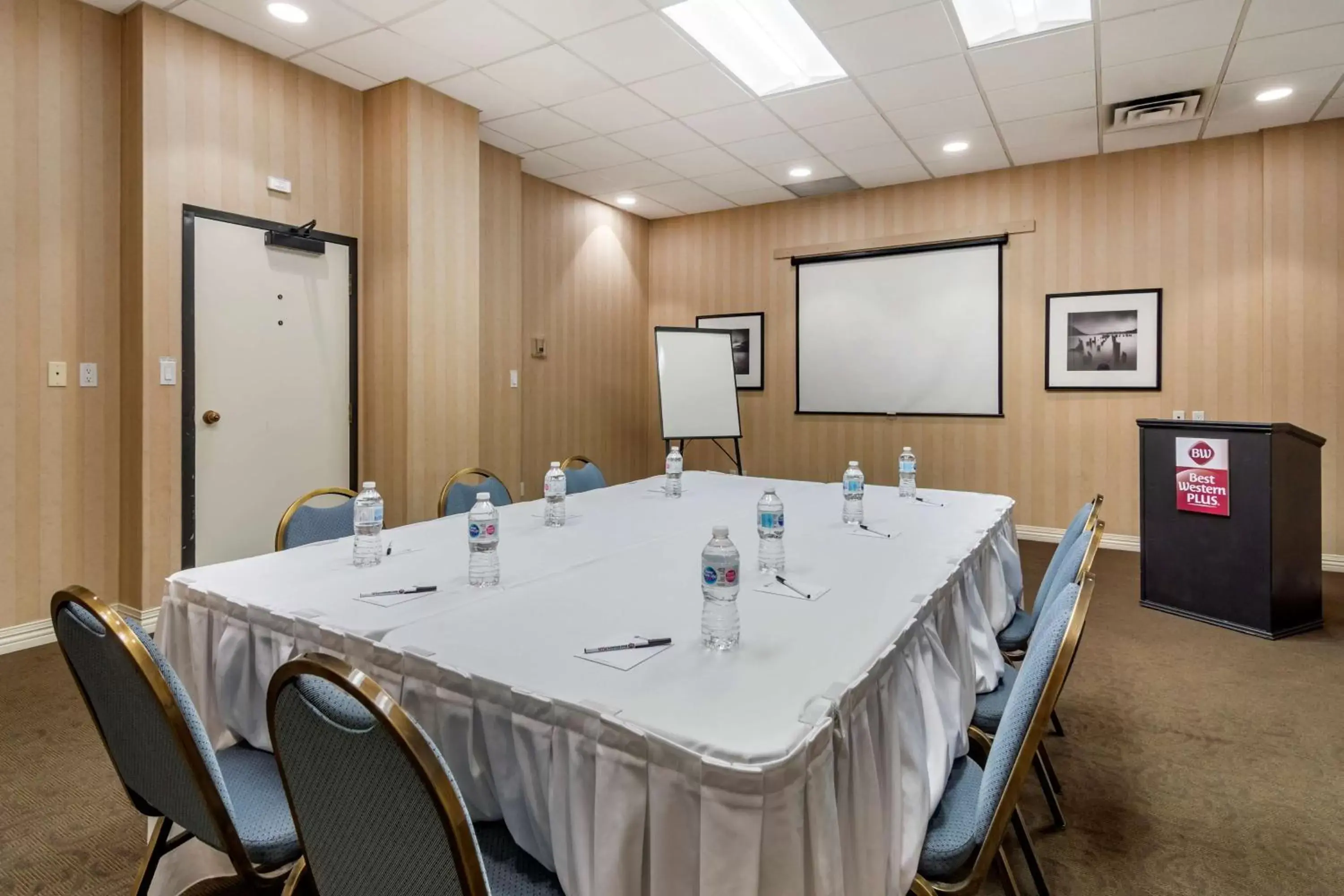 Meeting/conference room in Best Western Plus Vancouver Airport Hotel