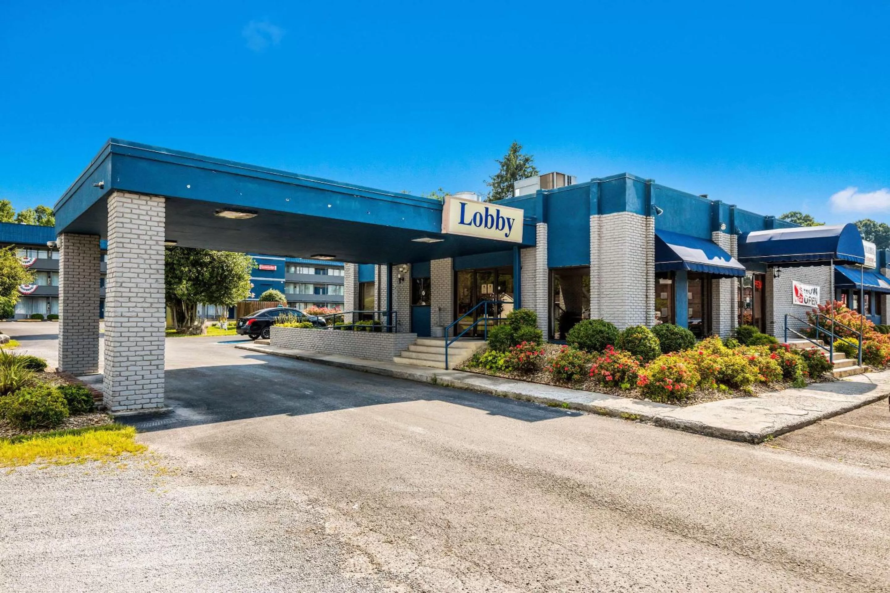 Property building in Suburban Studios Middlesboro