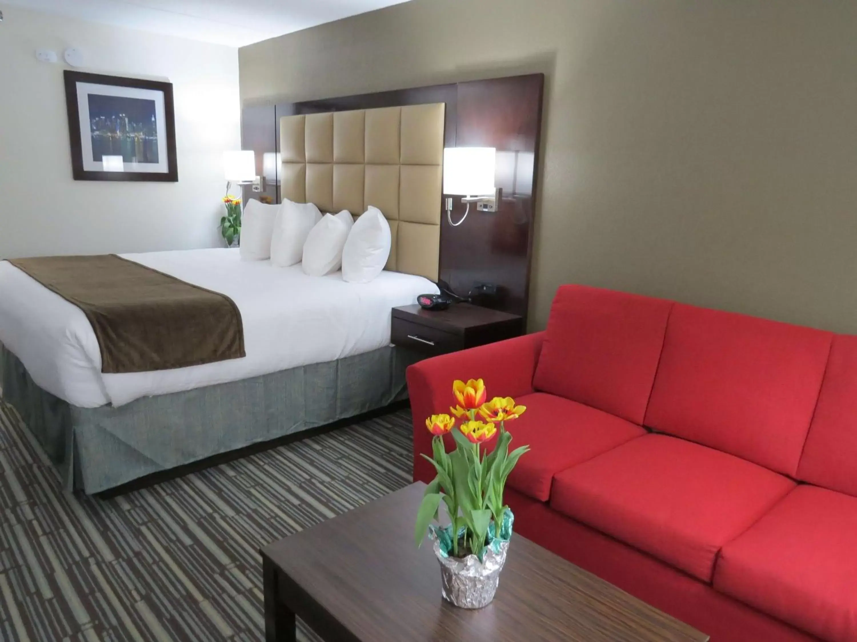 Photo of the whole room, Bed in Best Western Plus East Syracuse