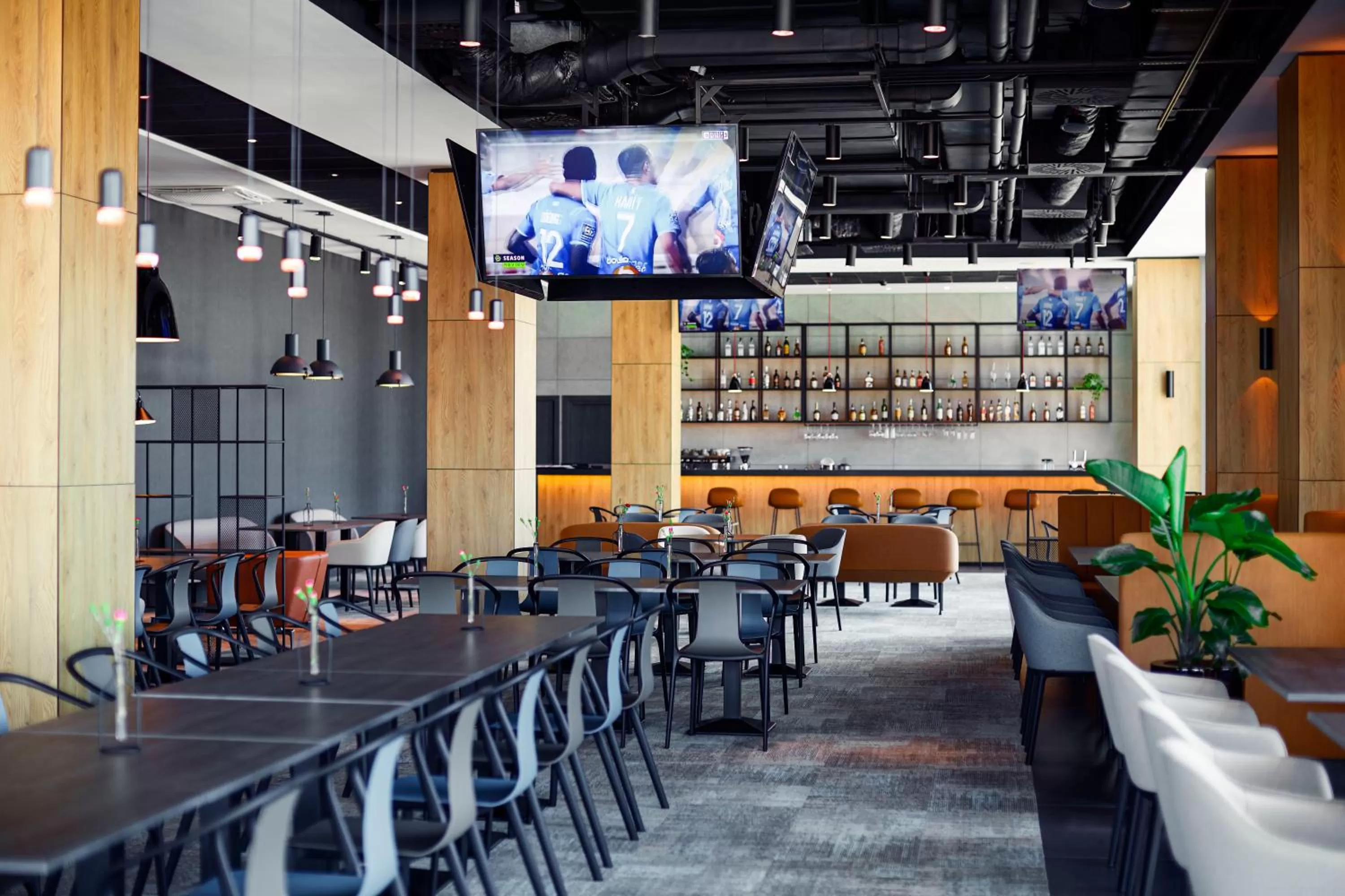 Restaurant/places to eat in Q Hotel Plus Wrocław Bielany