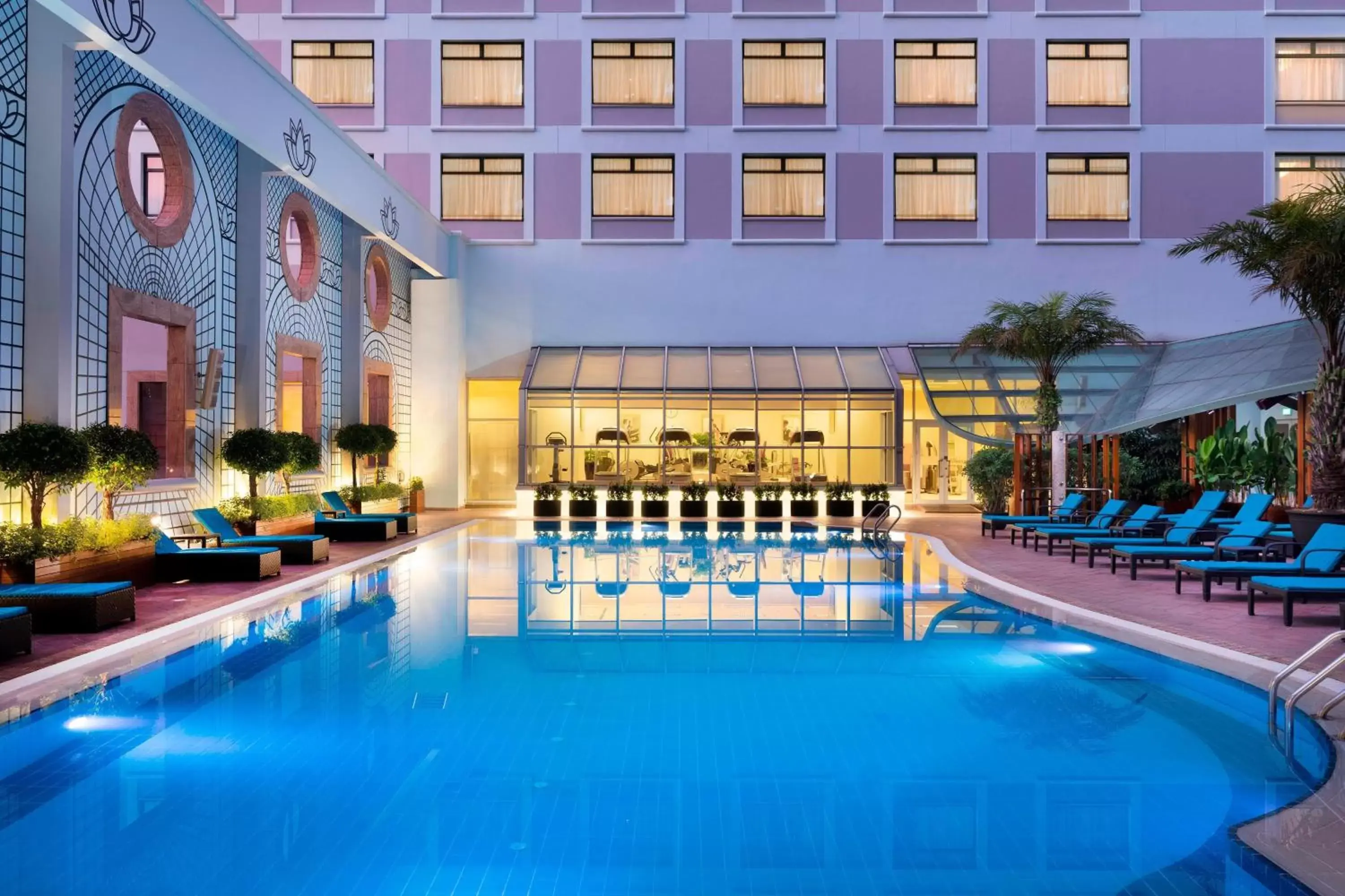Swimming Pool in Sheraton Saigon Hotel & Towers