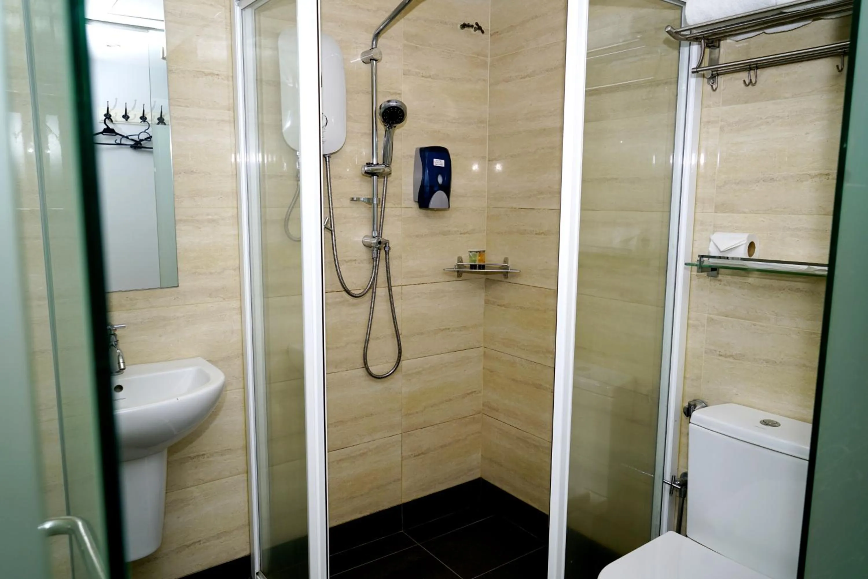 Bathroom in Alami Garden Hotel