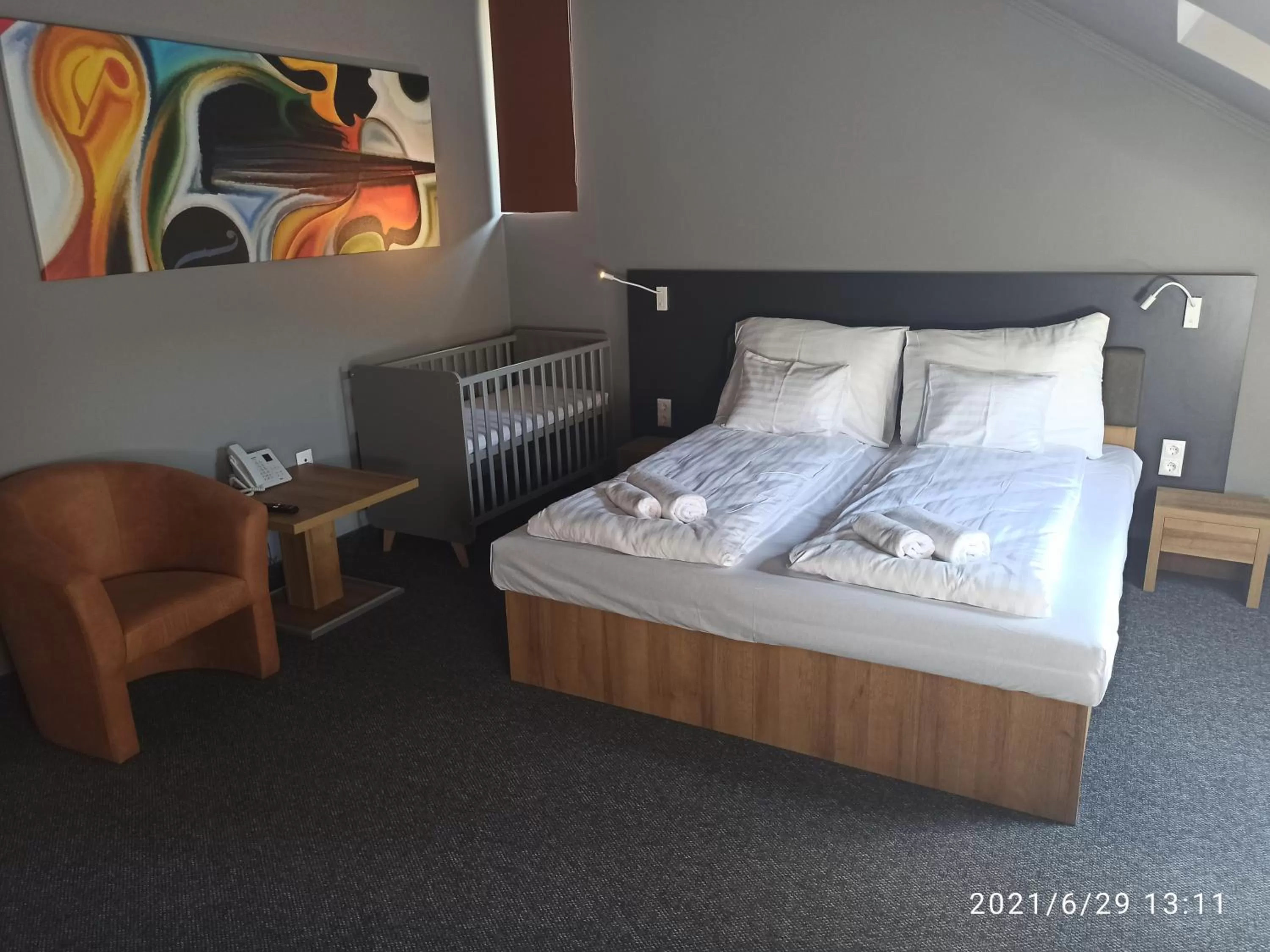 Bed in Svájci Lak Panzió