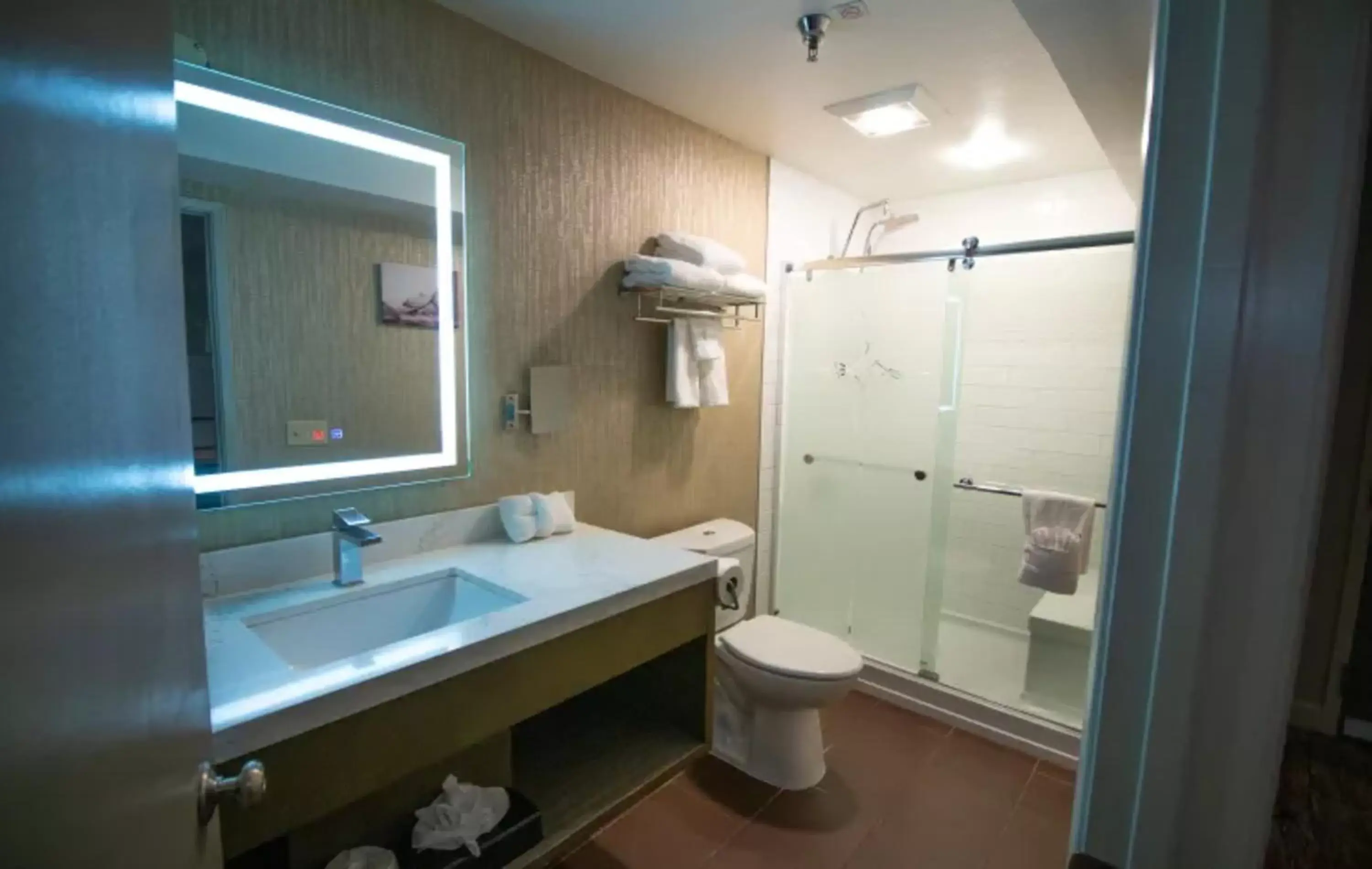 Shower, Bathroom in Empeiria High Sierra Hotel
