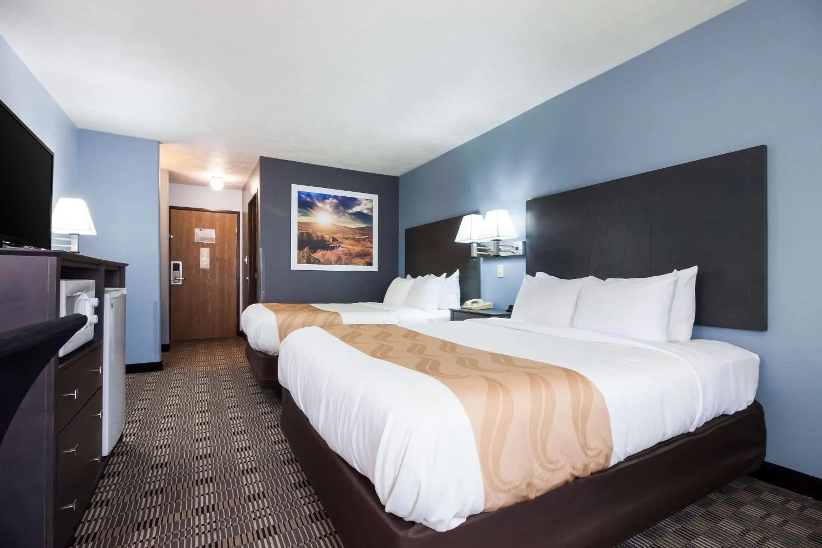 Photo of the whole room, Bed in Quality Inn & Suites