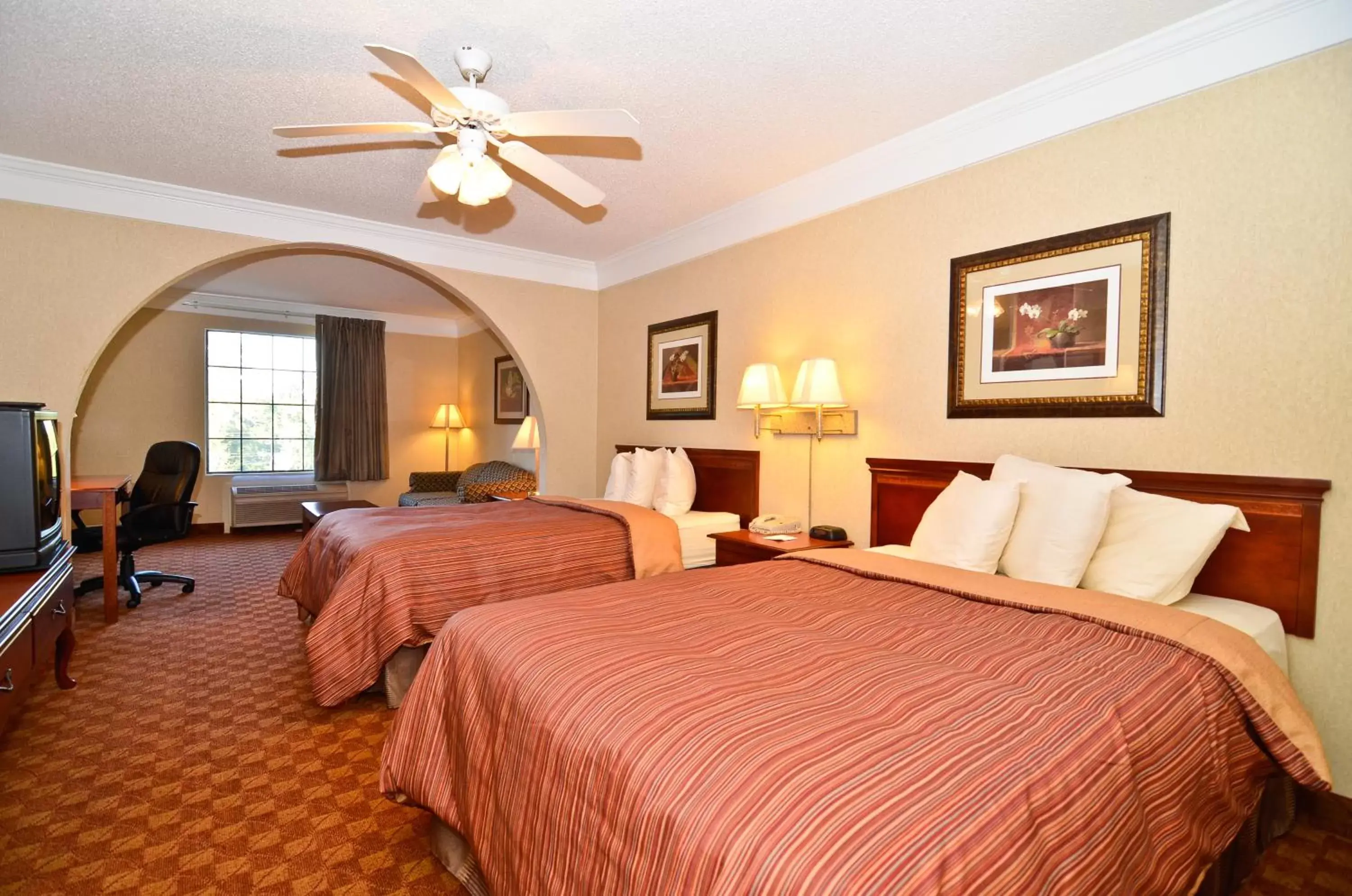 Photo of the whole room, Bed in Peach State Inn & Suites