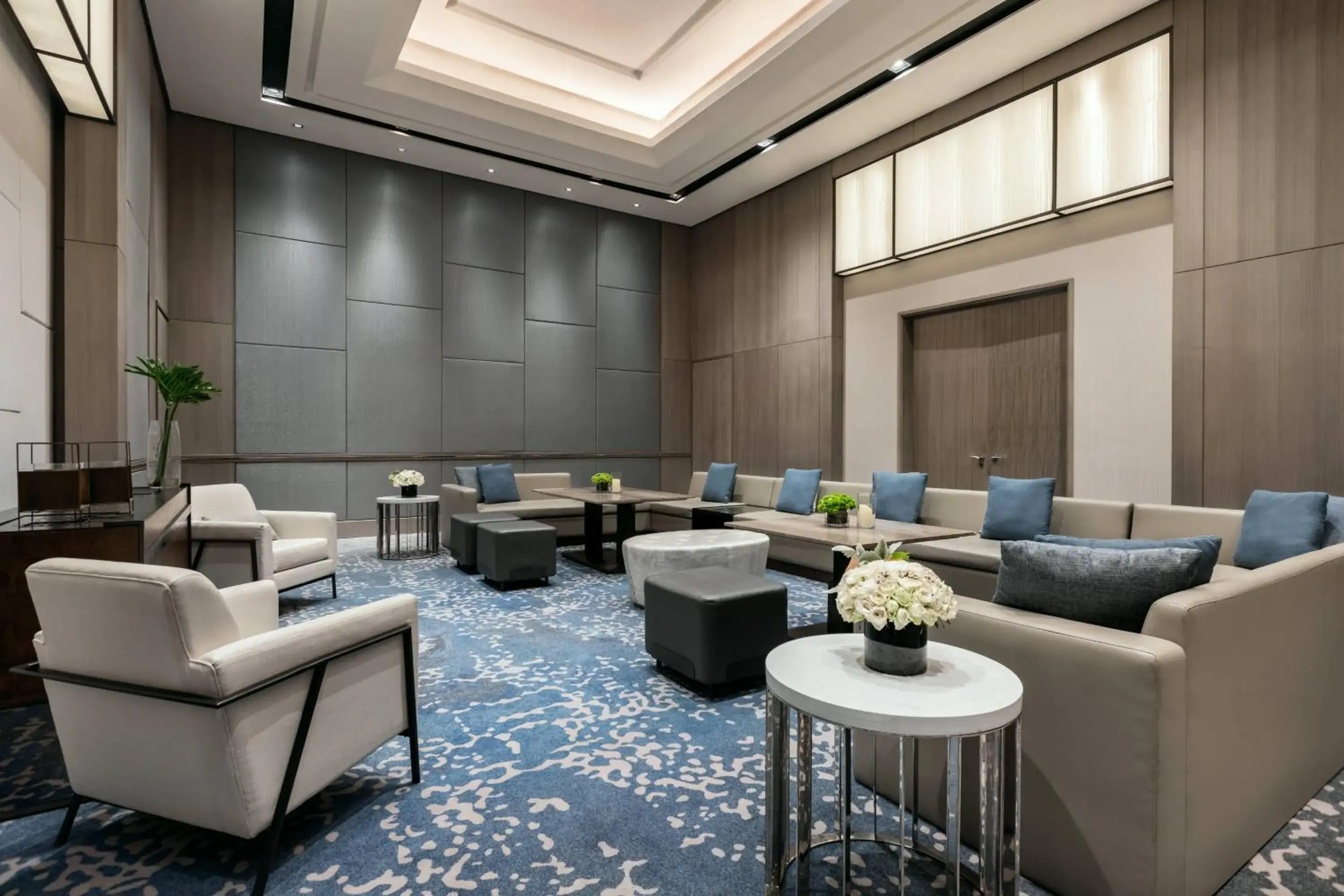 Lounge or bar in Clark Marriott Hotel