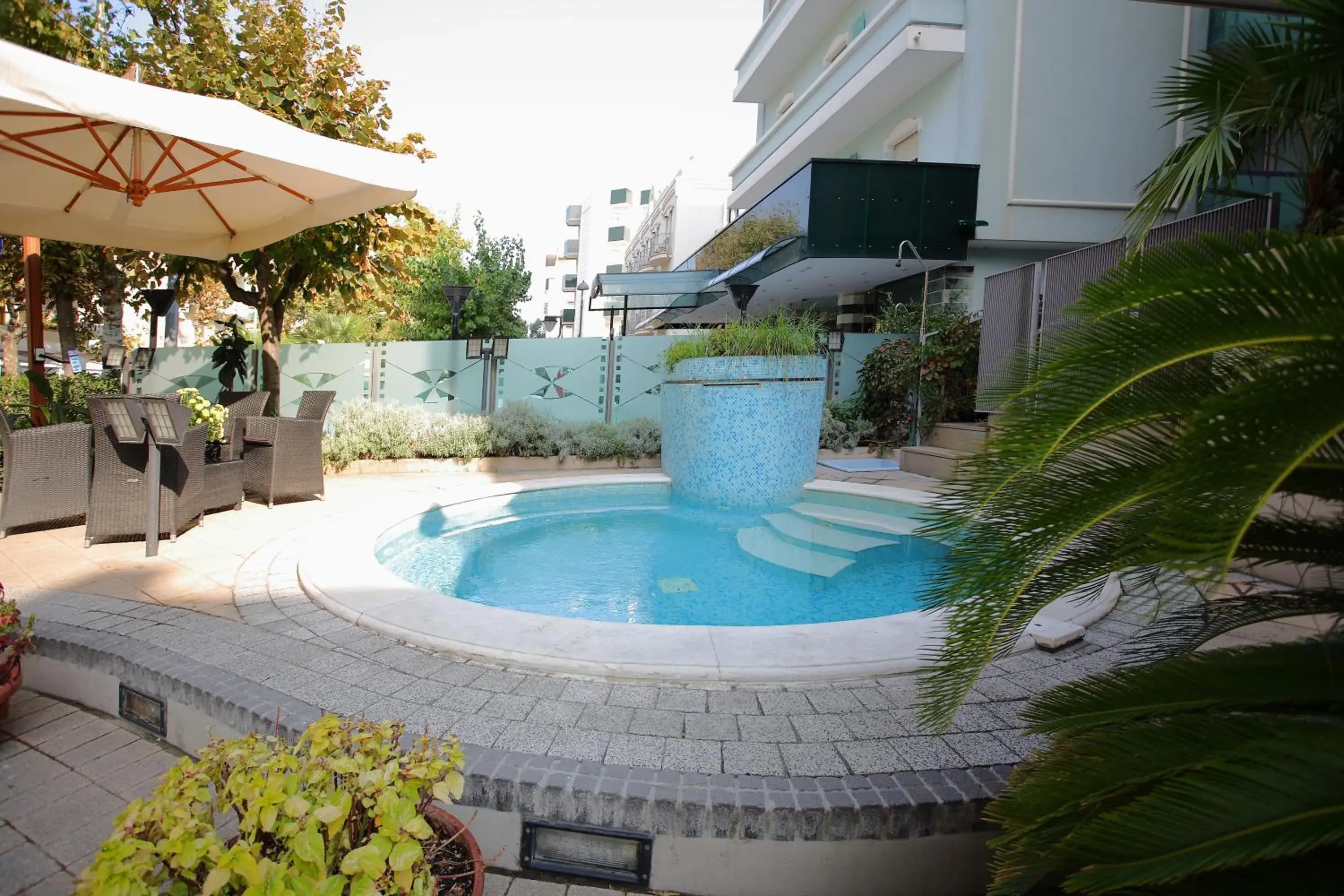 Facade/entrance, Swimming Pool in Hotel Derby