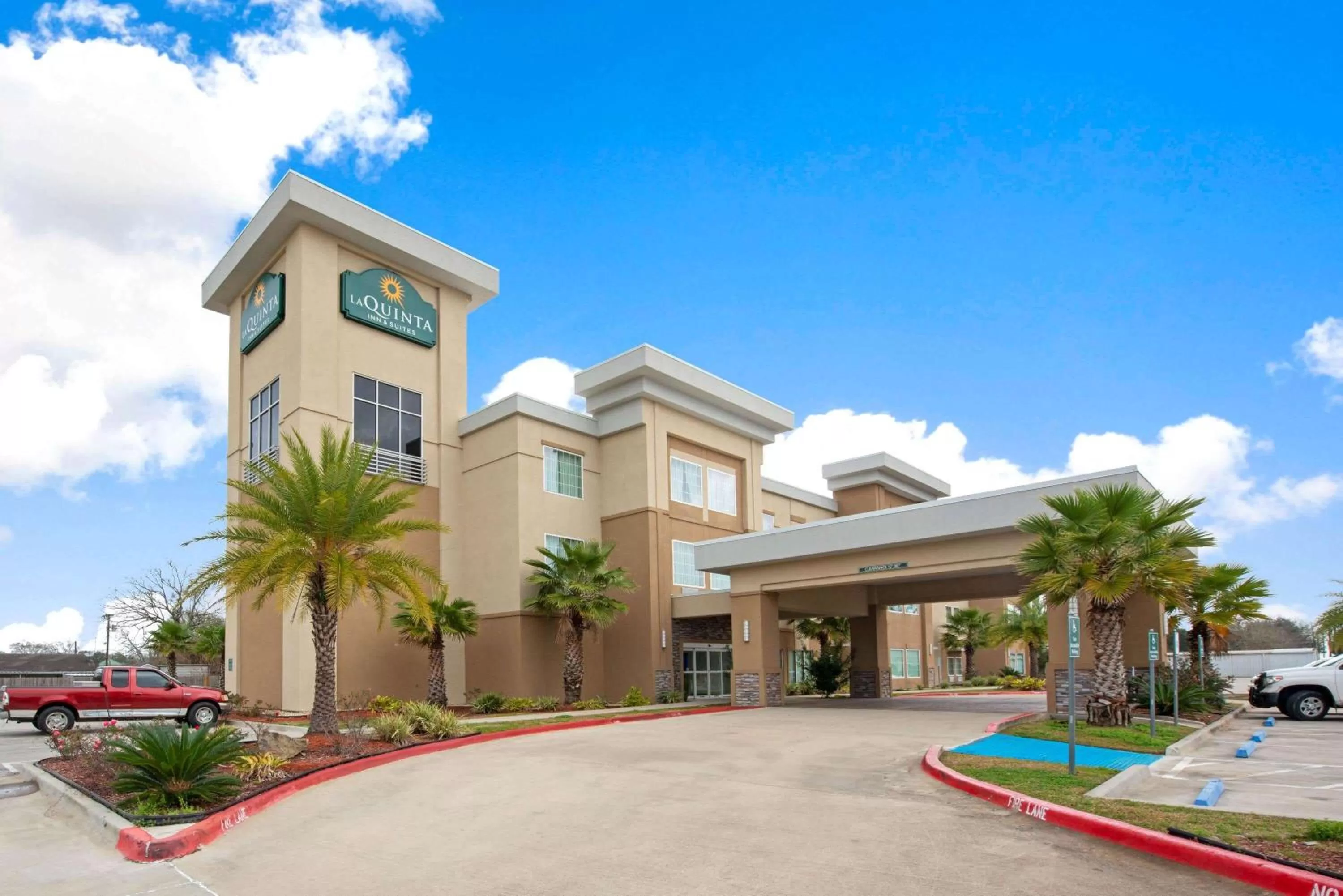 Property building in La Quinta by Wyndham Lake Charles - Westlake
