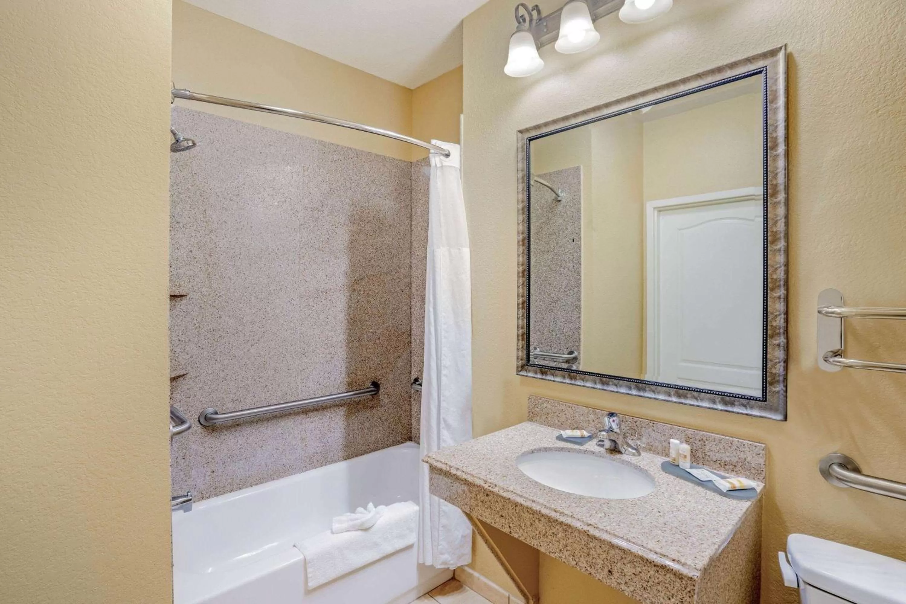 Bathroom in La Quinta by Wyndham Vicksburg