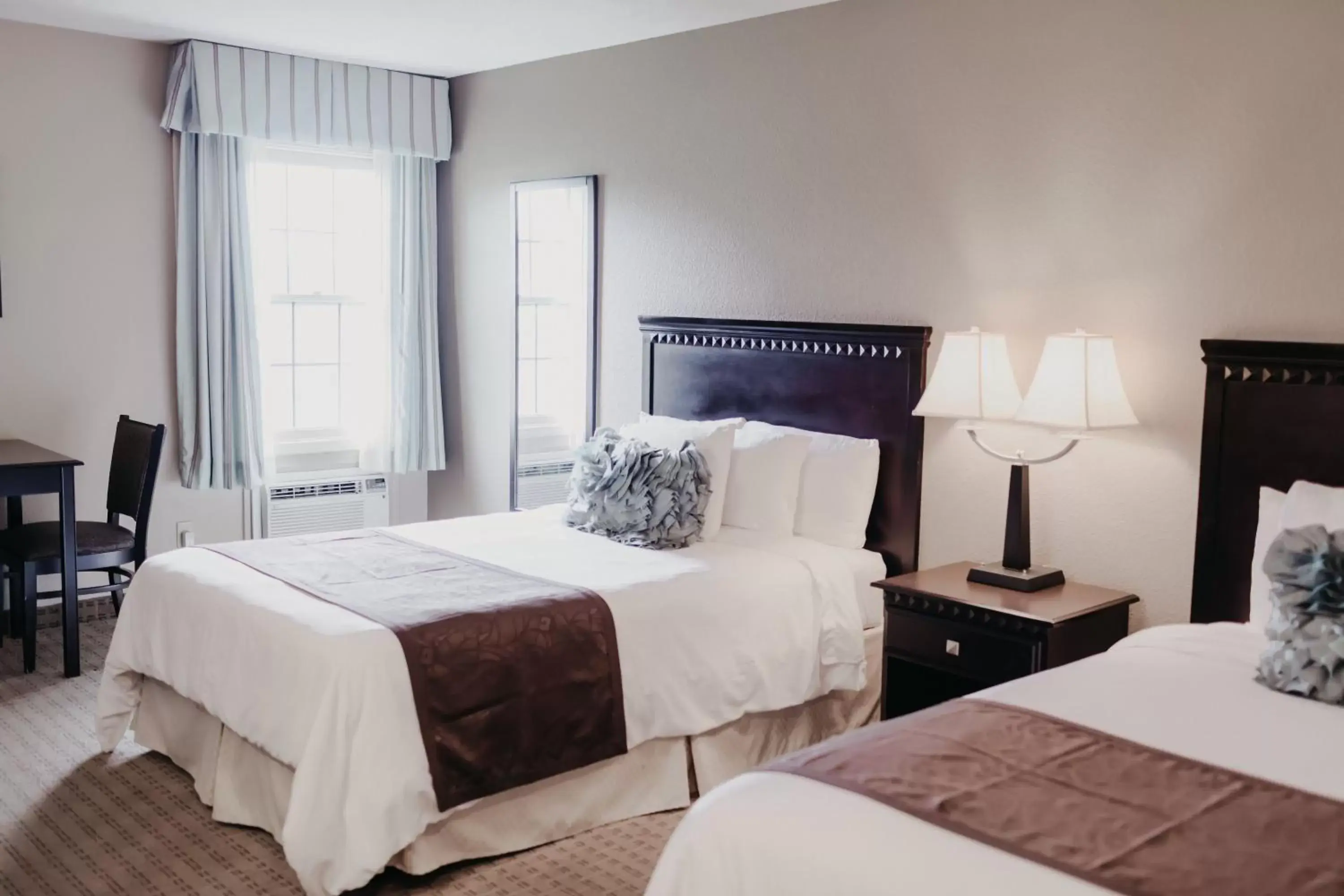 Bedroom, Bed in Eastland Suites Hotel & Conference Center
