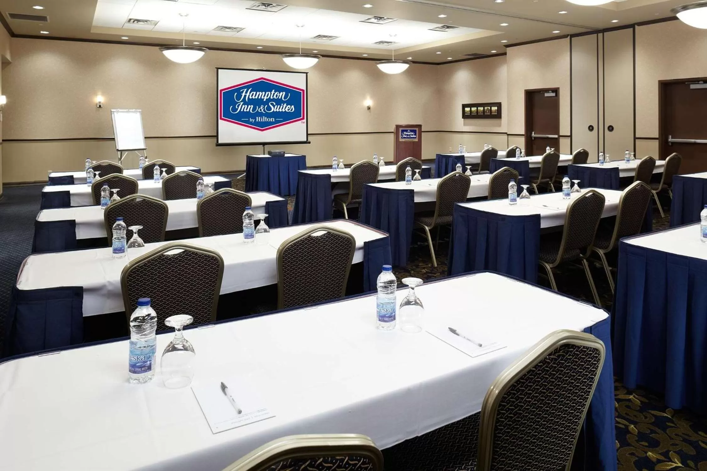 Meeting/conference room in Hampton Inn & Suites Montreal-Dorval