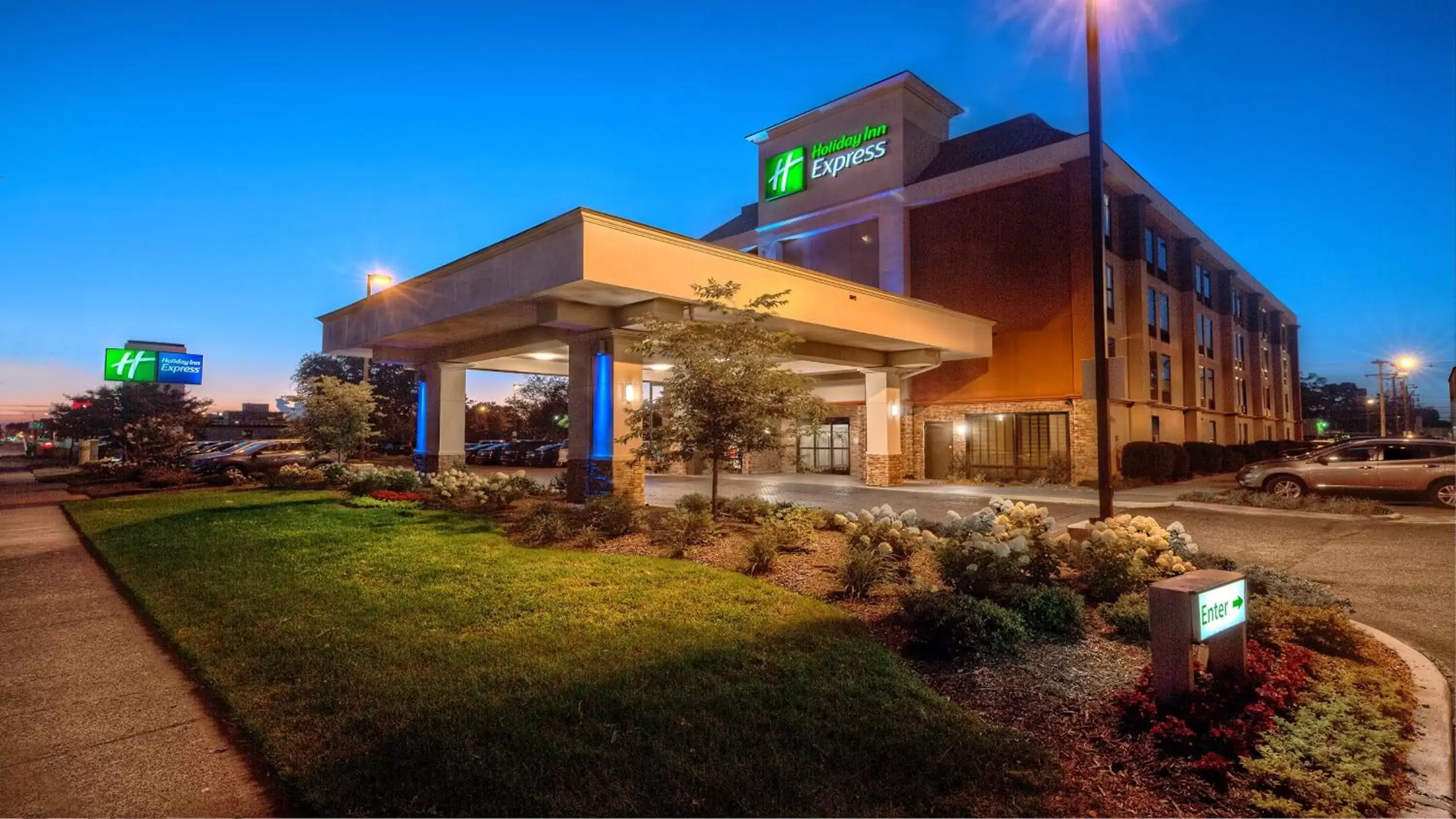 Property Building in Holiday Inn Express Memphis Medical Center - Midtown, an IHG Hotel