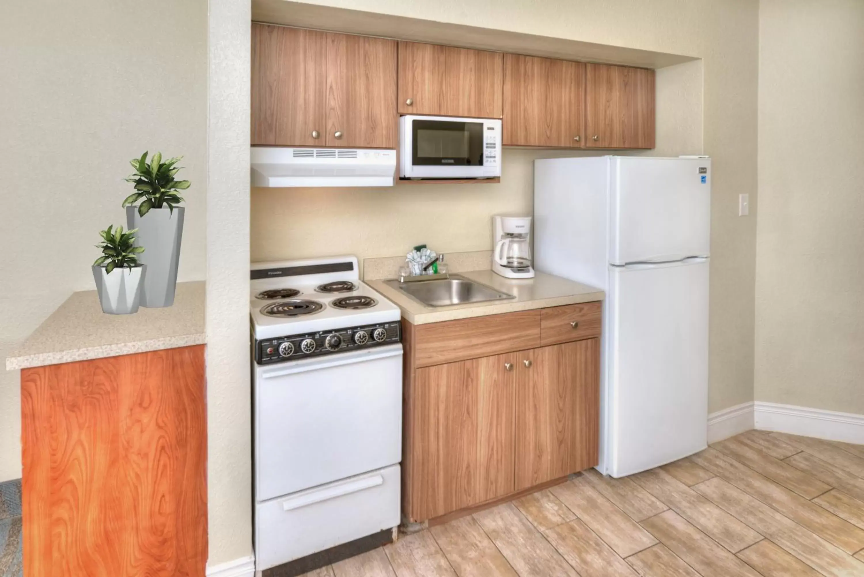 Kitchen or kitchenette, Kitchen/Kitchenette in El Caribe Resort and Conference Center