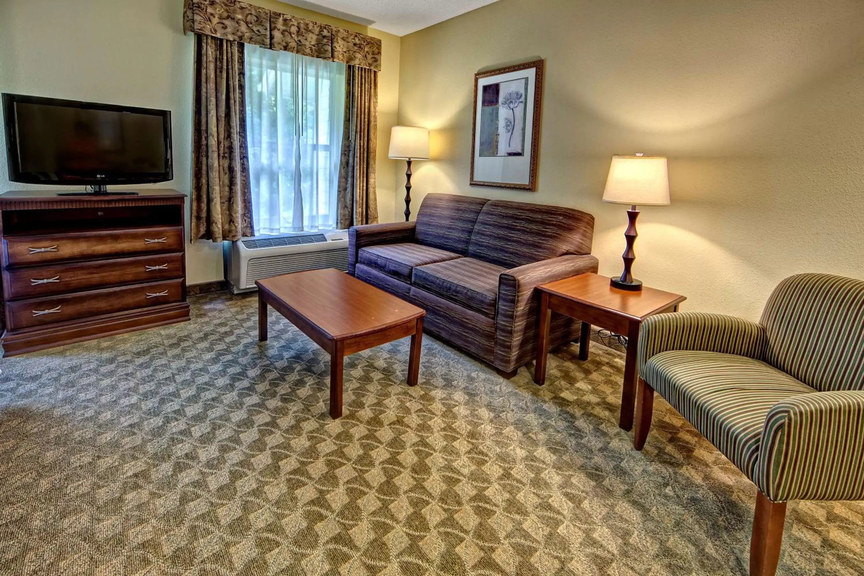 Living room, Seating Area in Hampton Inn & Suites Cashiers - Sapphire Valley