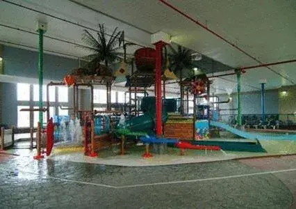 Spa and wellness centre/facilities, Children's Play Area in Crown Choice Inn & Suites Lakeview and Waterpark