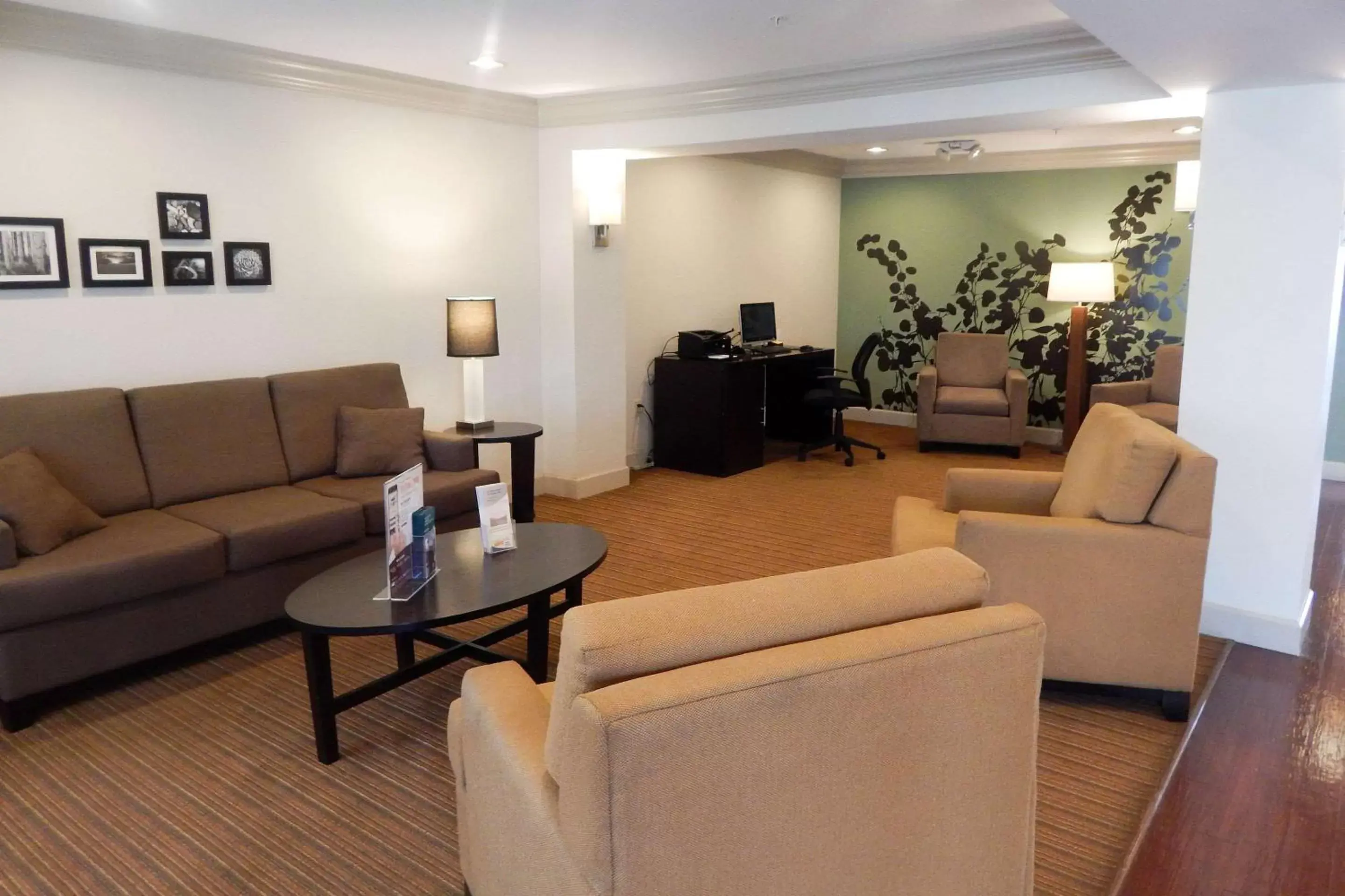 Lobby or reception, Seating Area in Sleep Inn & Suites near Liberty Place I-65