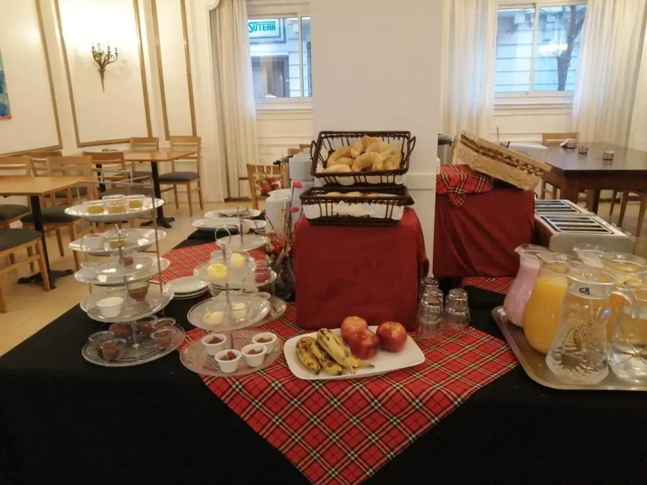 Continental breakfast in Hotel Lyon by MH