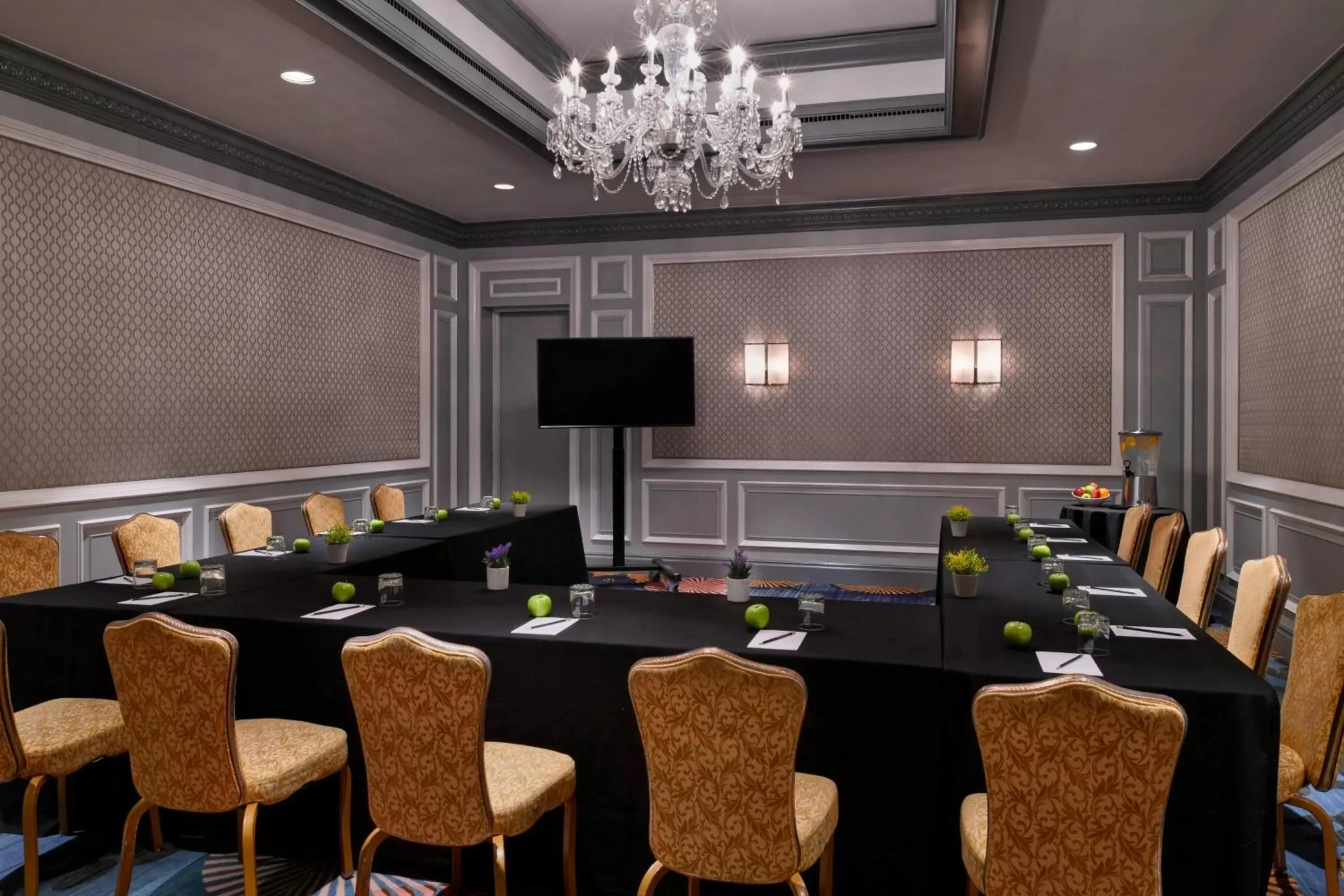 Meeting/conference room in The Henry, Autograph Collection